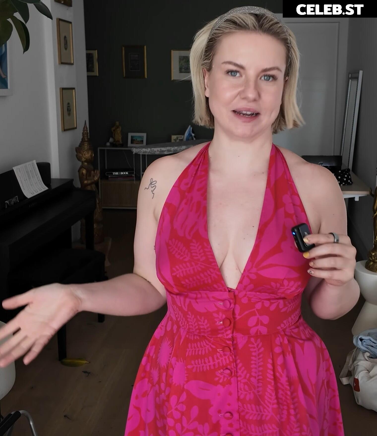 KellyMissesvlog Image 25996595