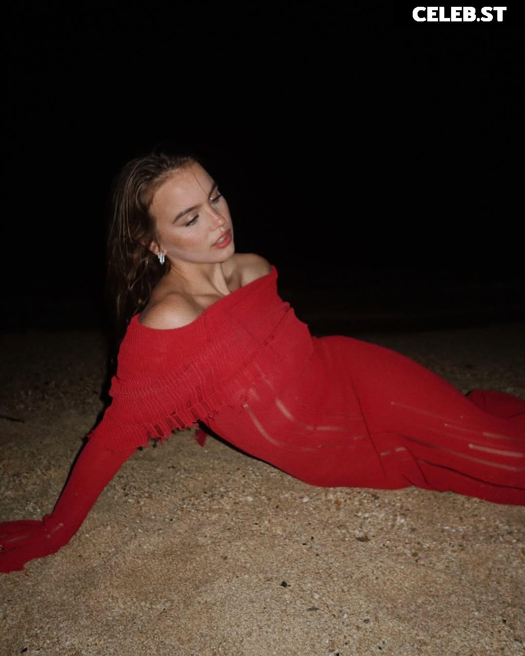 Emma Brooks Image 25878280