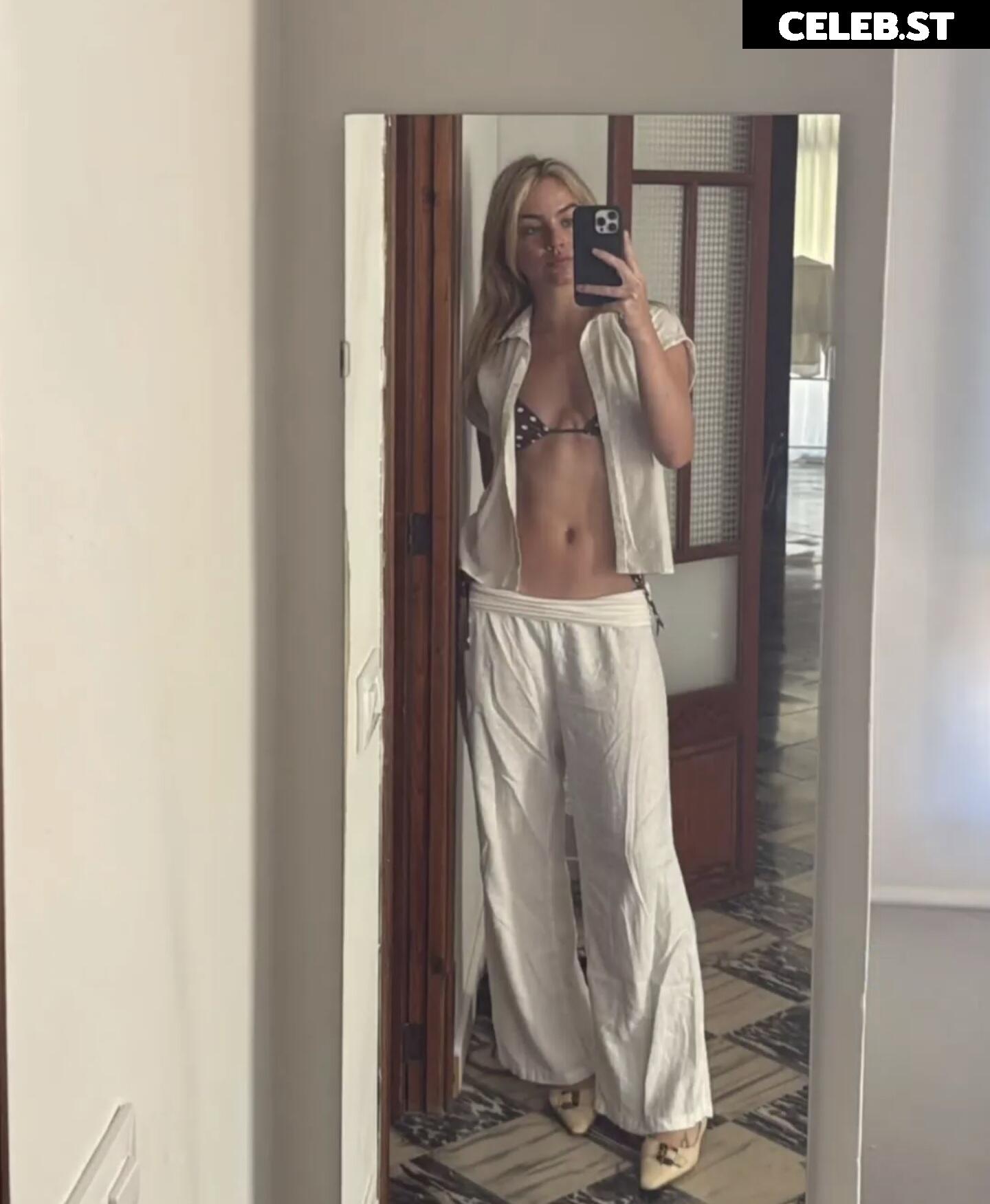 Emma Brooks Image 25713594
