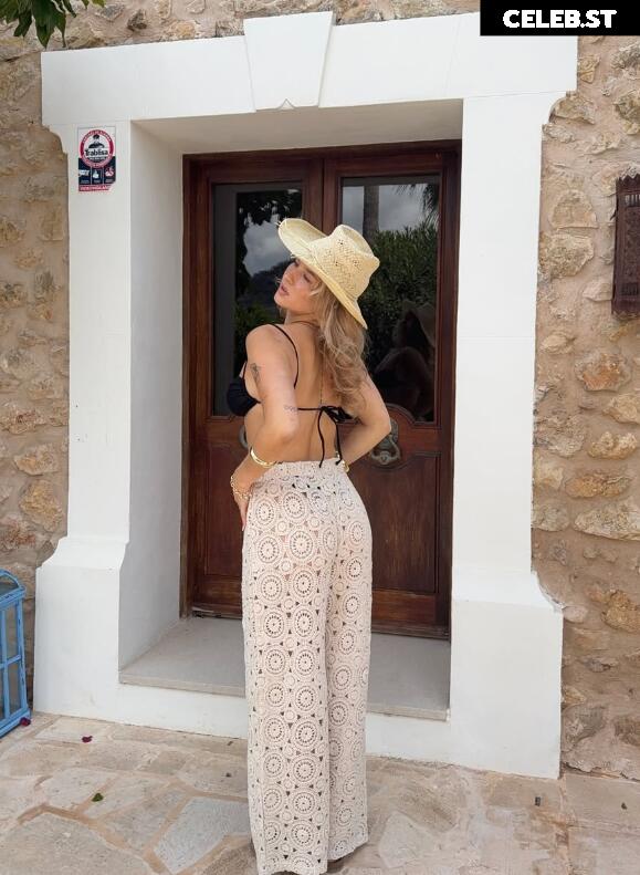 Emma Fischer Image 25729443