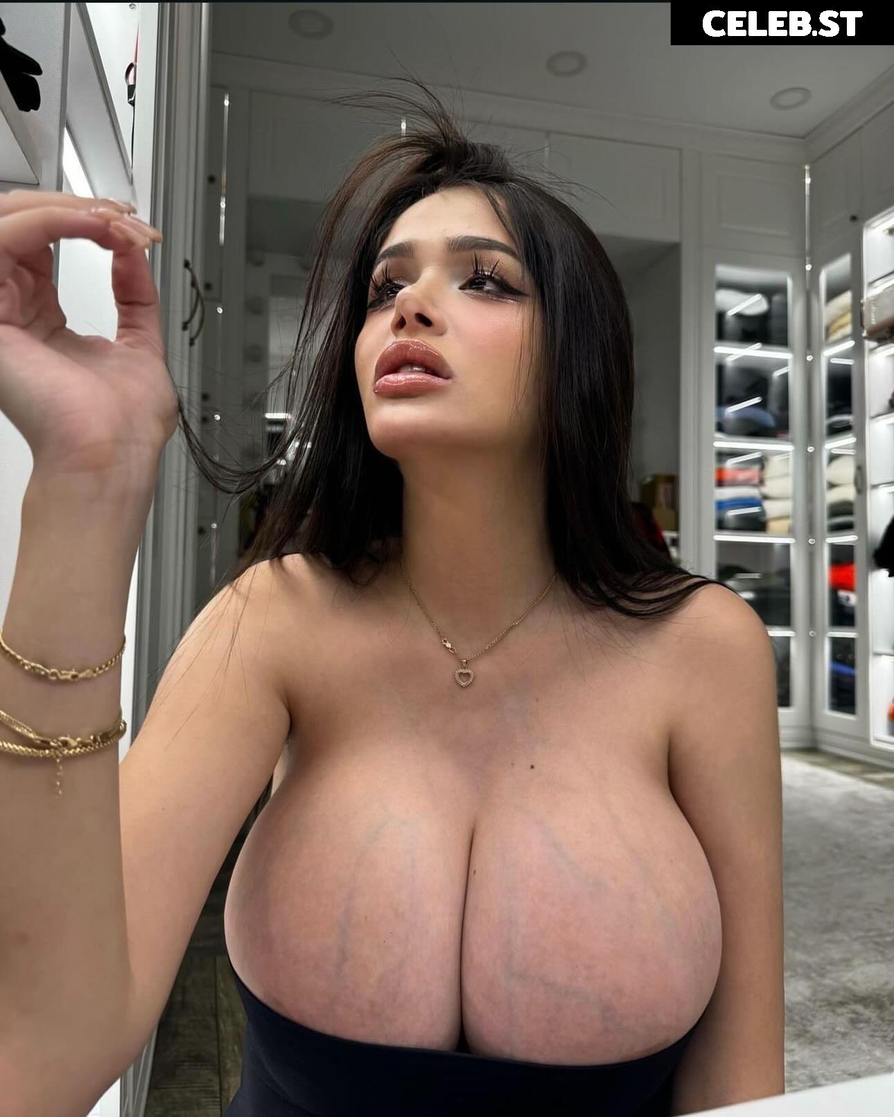 Julia Tica Image 2565054