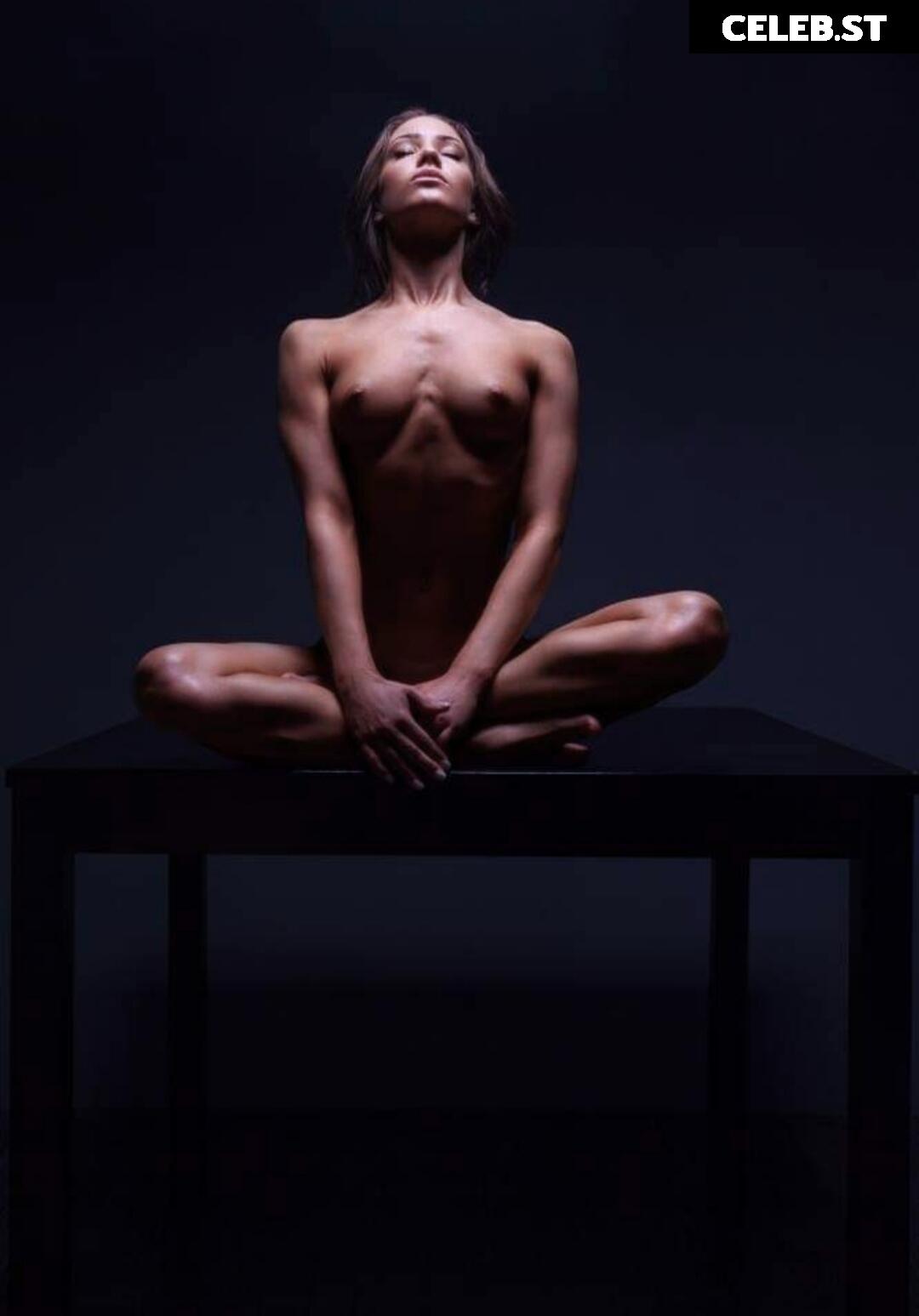 Stephanie Davis Image 2564740