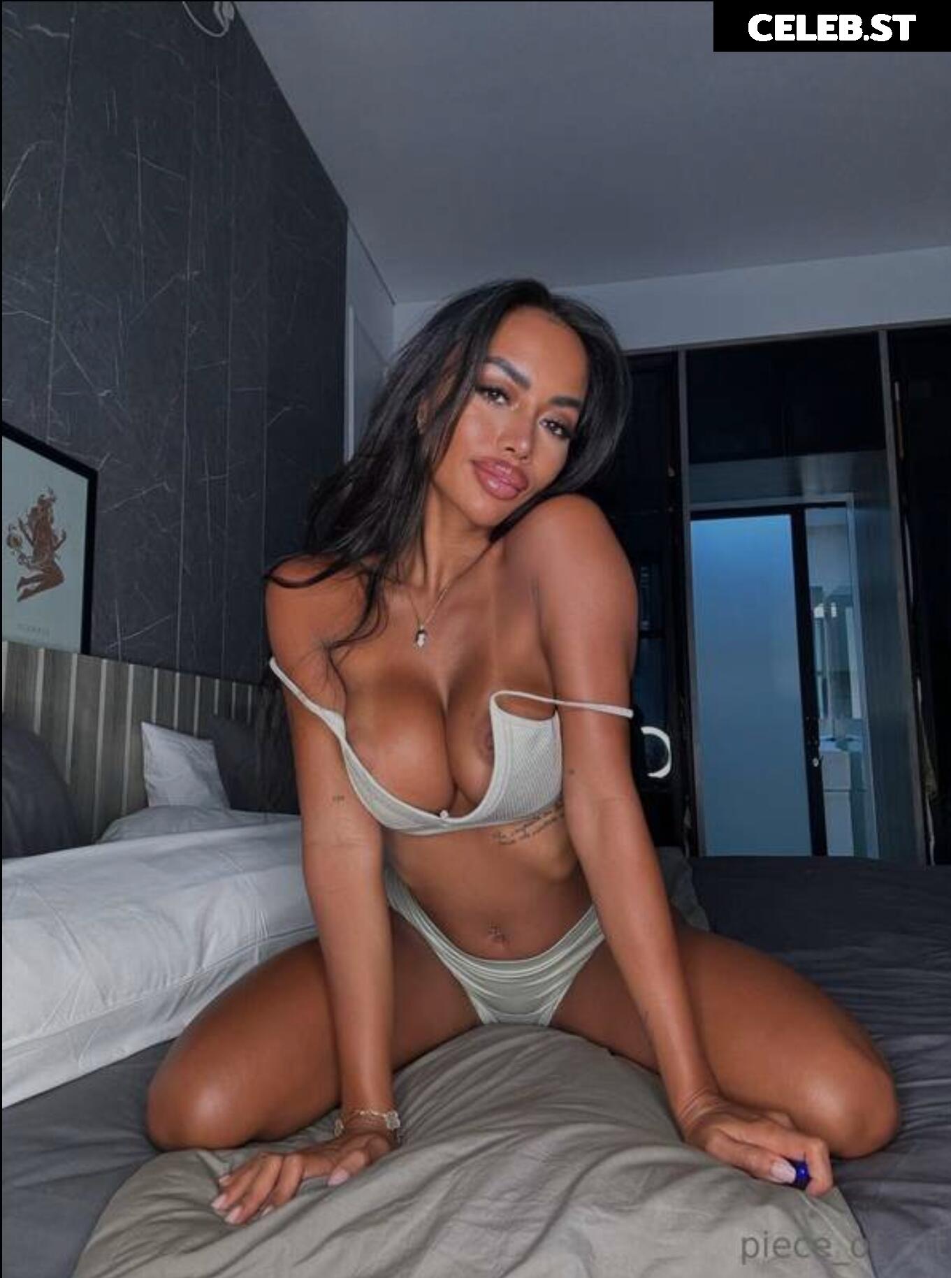 Carla PieceArt Image 2562475