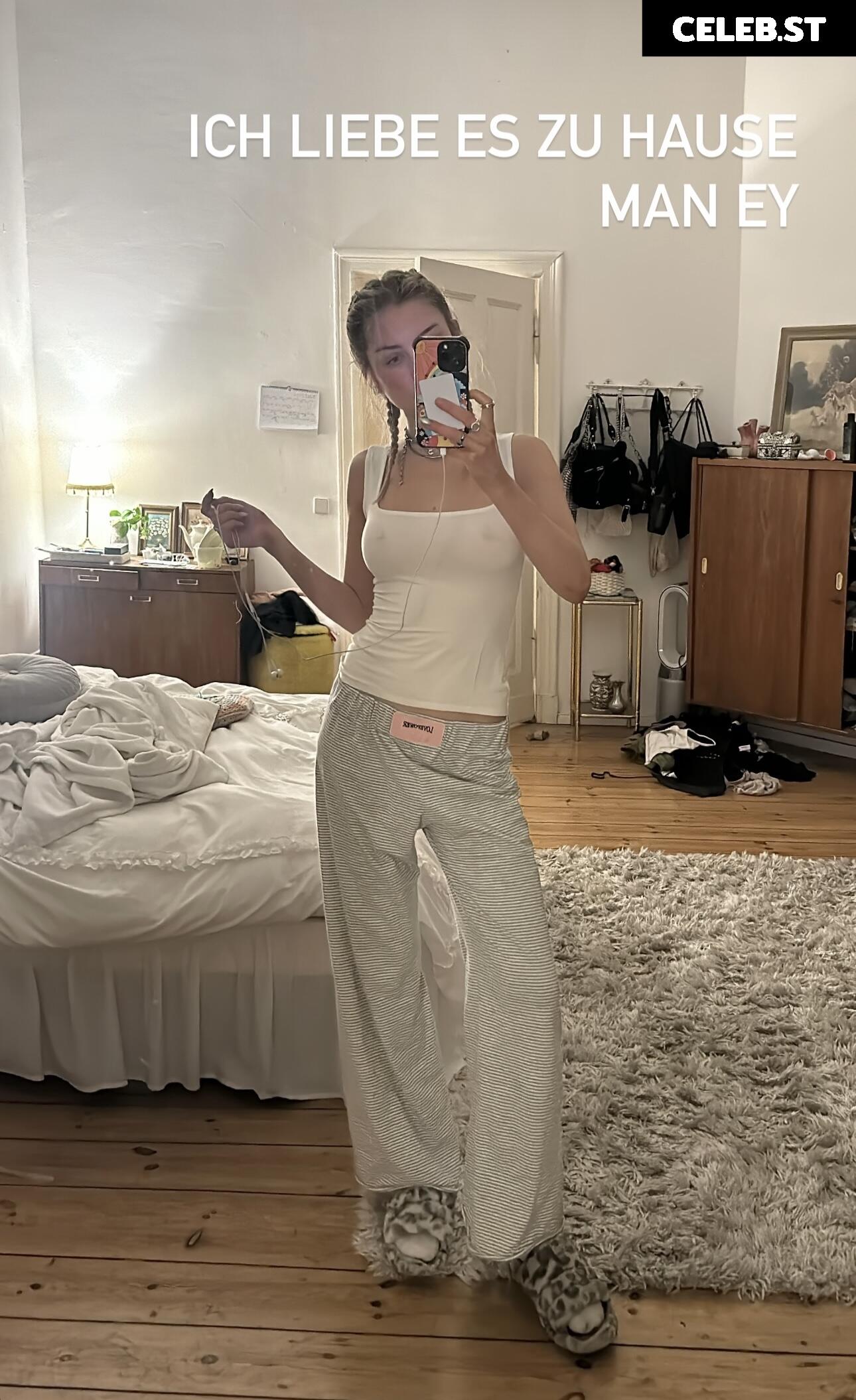 Julia Wulf Image 2563637