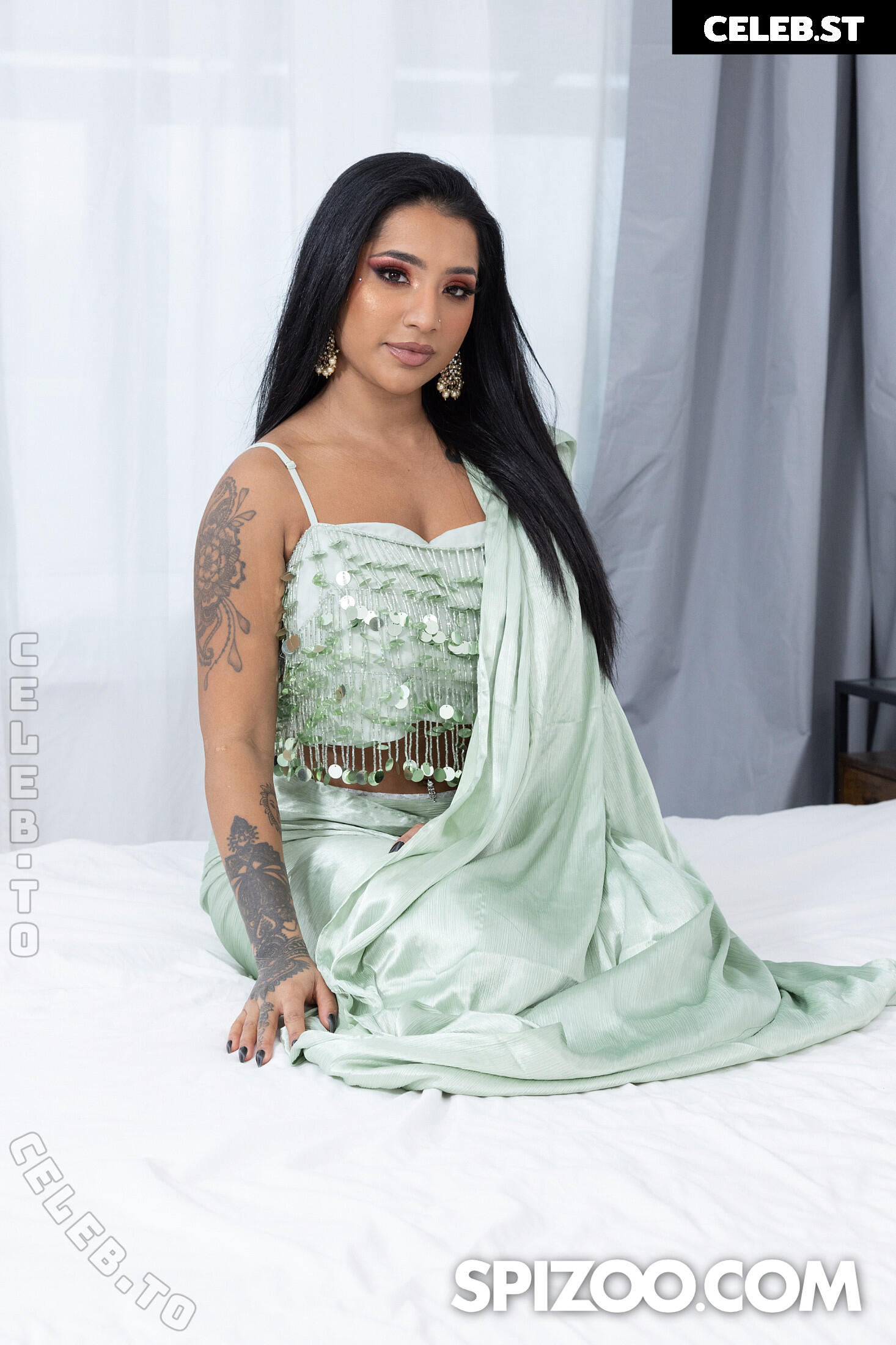 Yasmina Khan Image 25698877