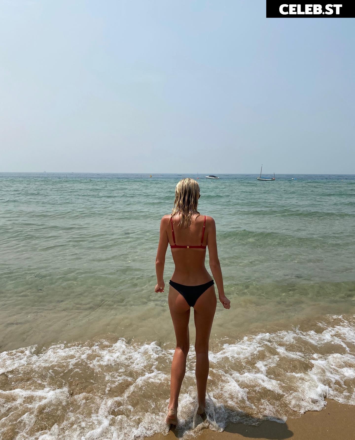 Annie Knight Image 2553233