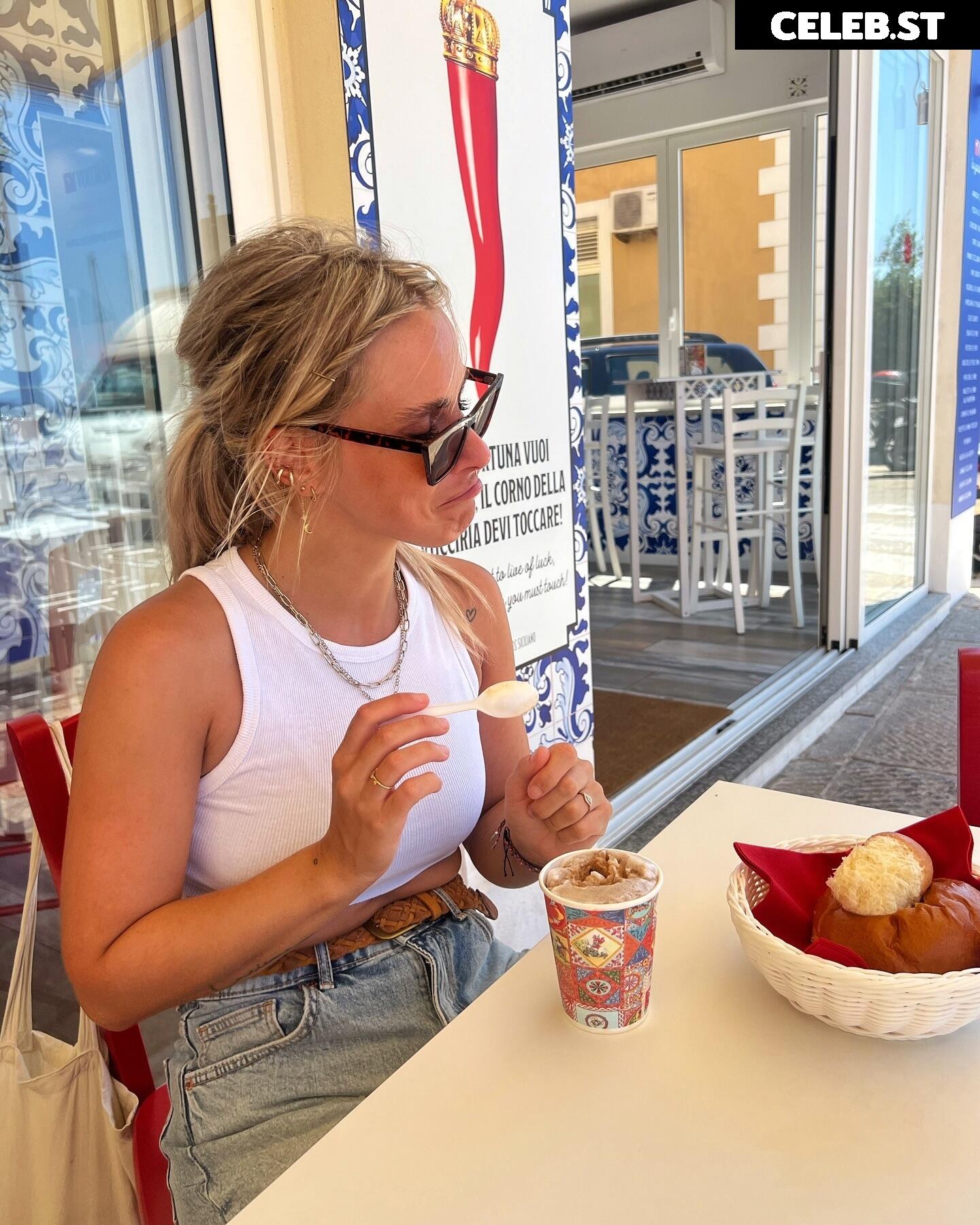 Sarah Mangione Image 2545326