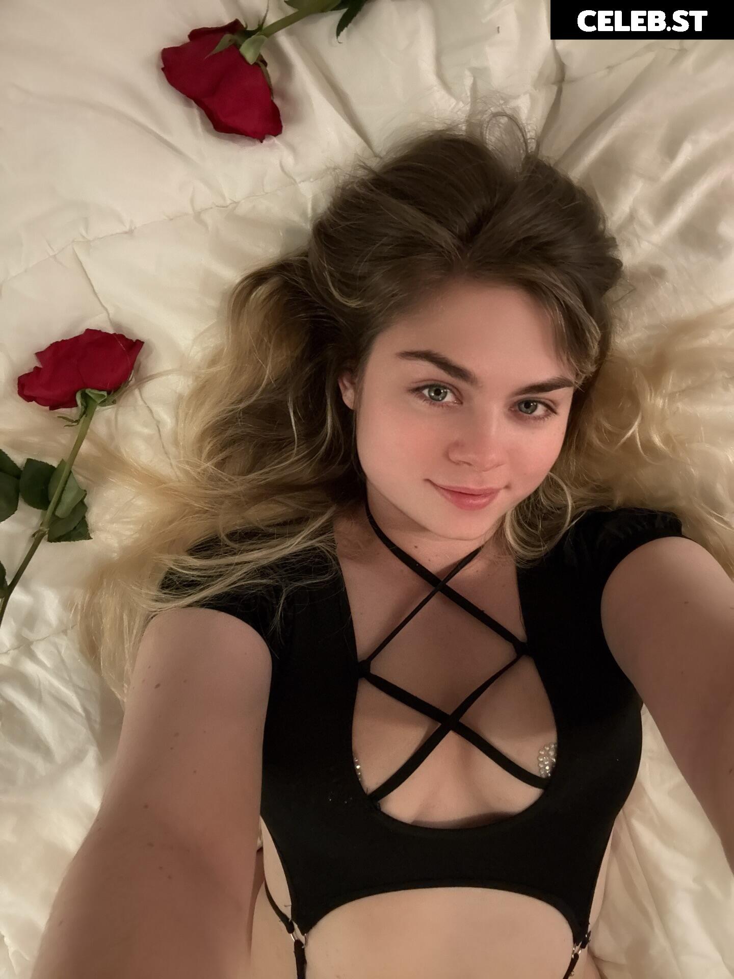 TwinTwitcherz (jessicatalystic - Low_Ad_988) + (Linneas_life_ - Linneas_Feet) Image 25459311