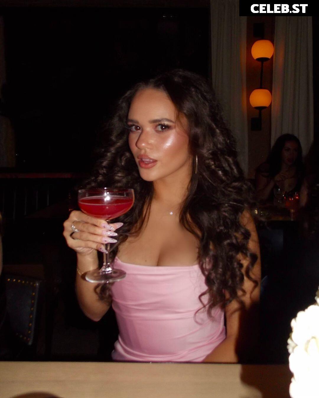 Madison Pettis Image 2544462