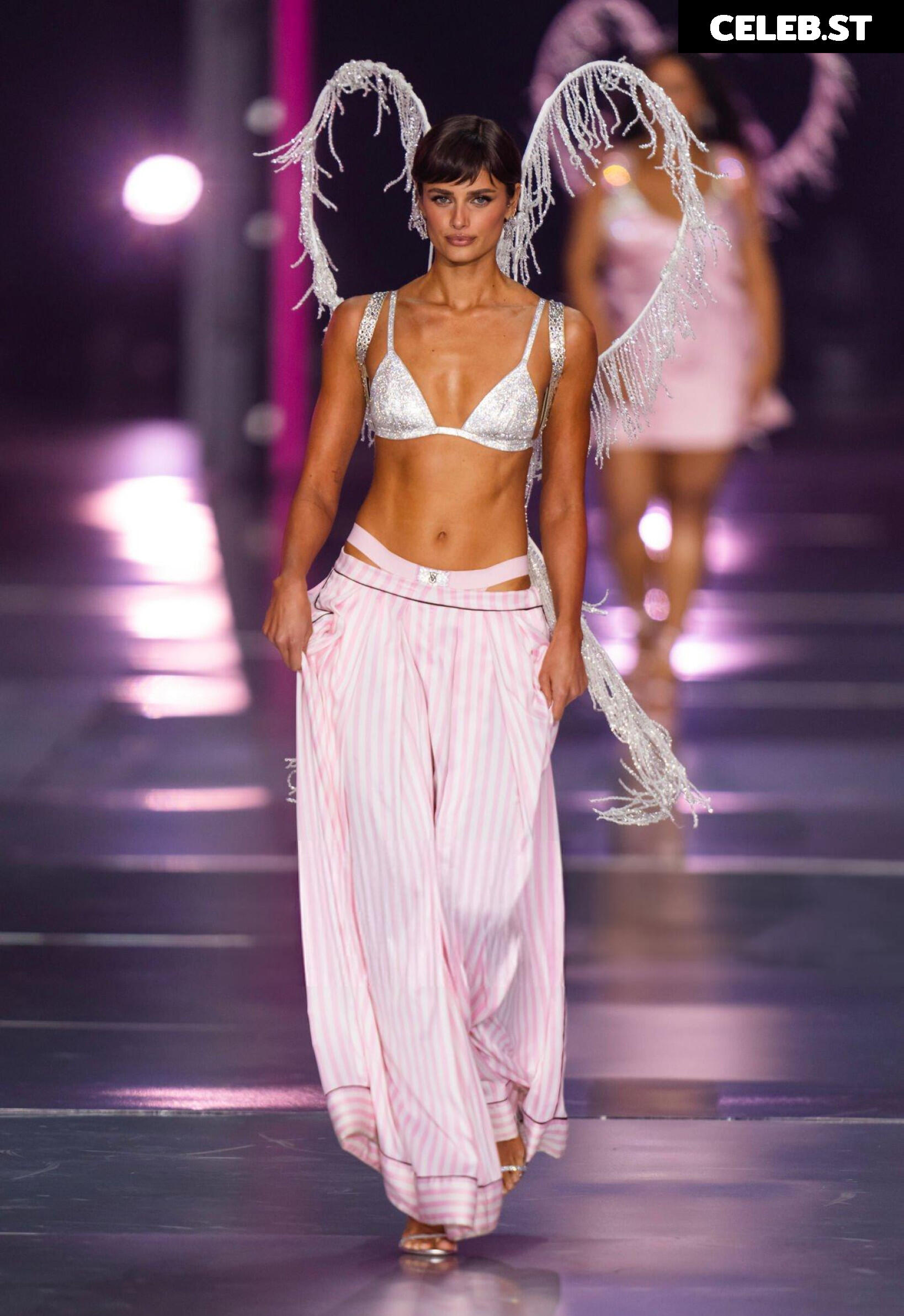 Taylor Marie Hill Image 2544654