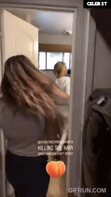 Kaley Cuoco Image 2541823