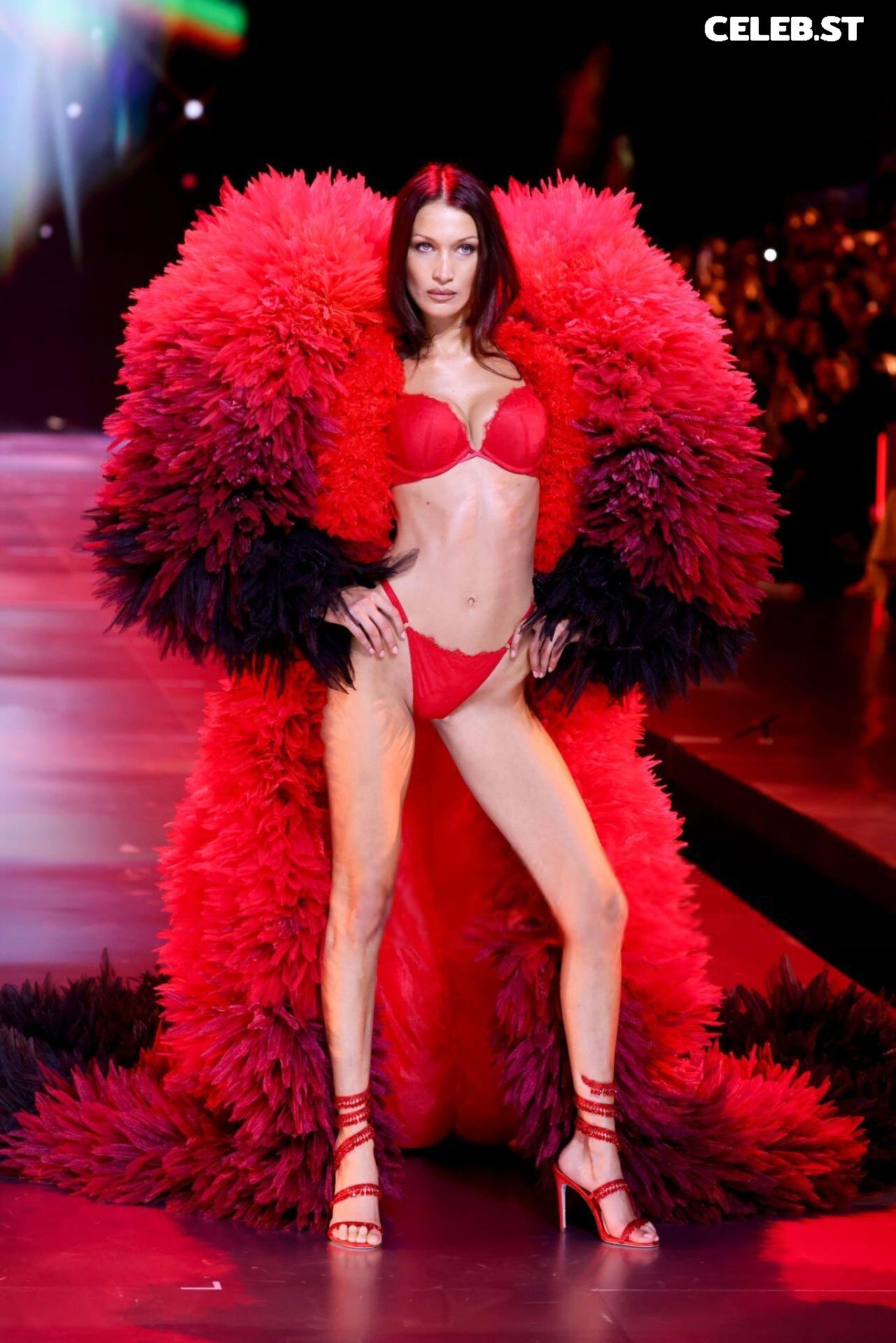 Bella Hadid Image 2542551