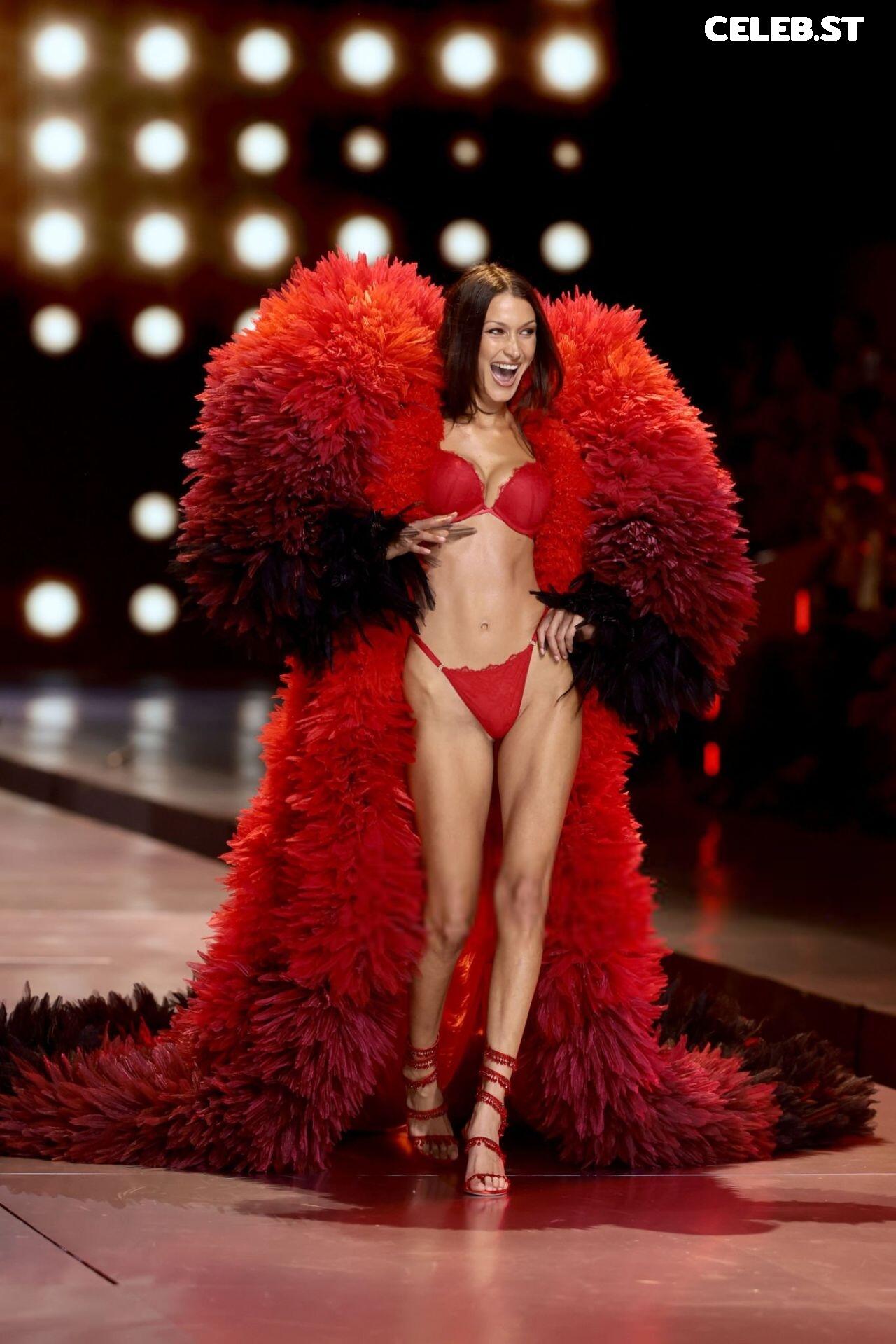 Bella Hadid Image 2542447