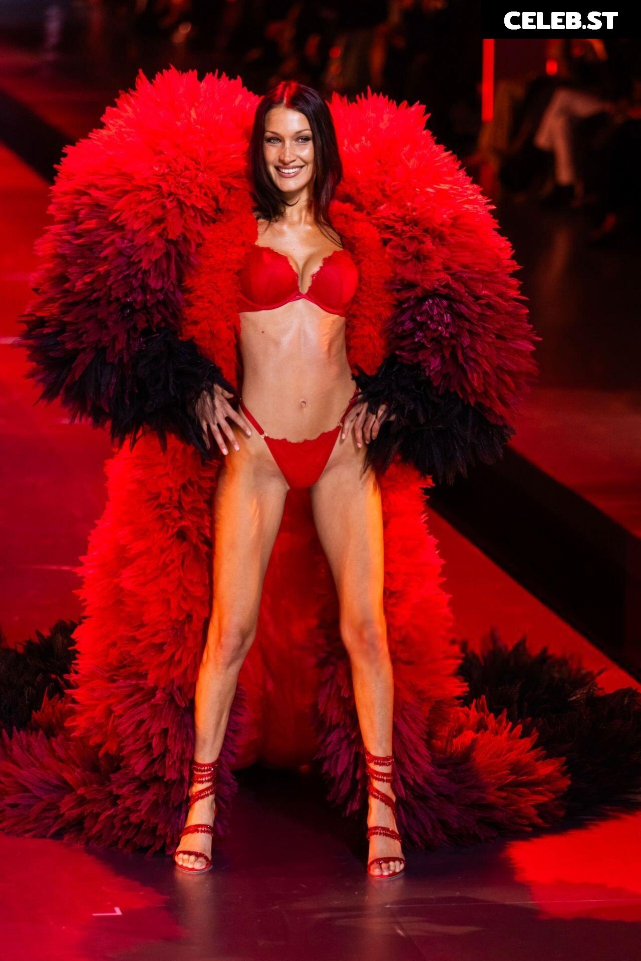 Bella Hadid Image 2542727