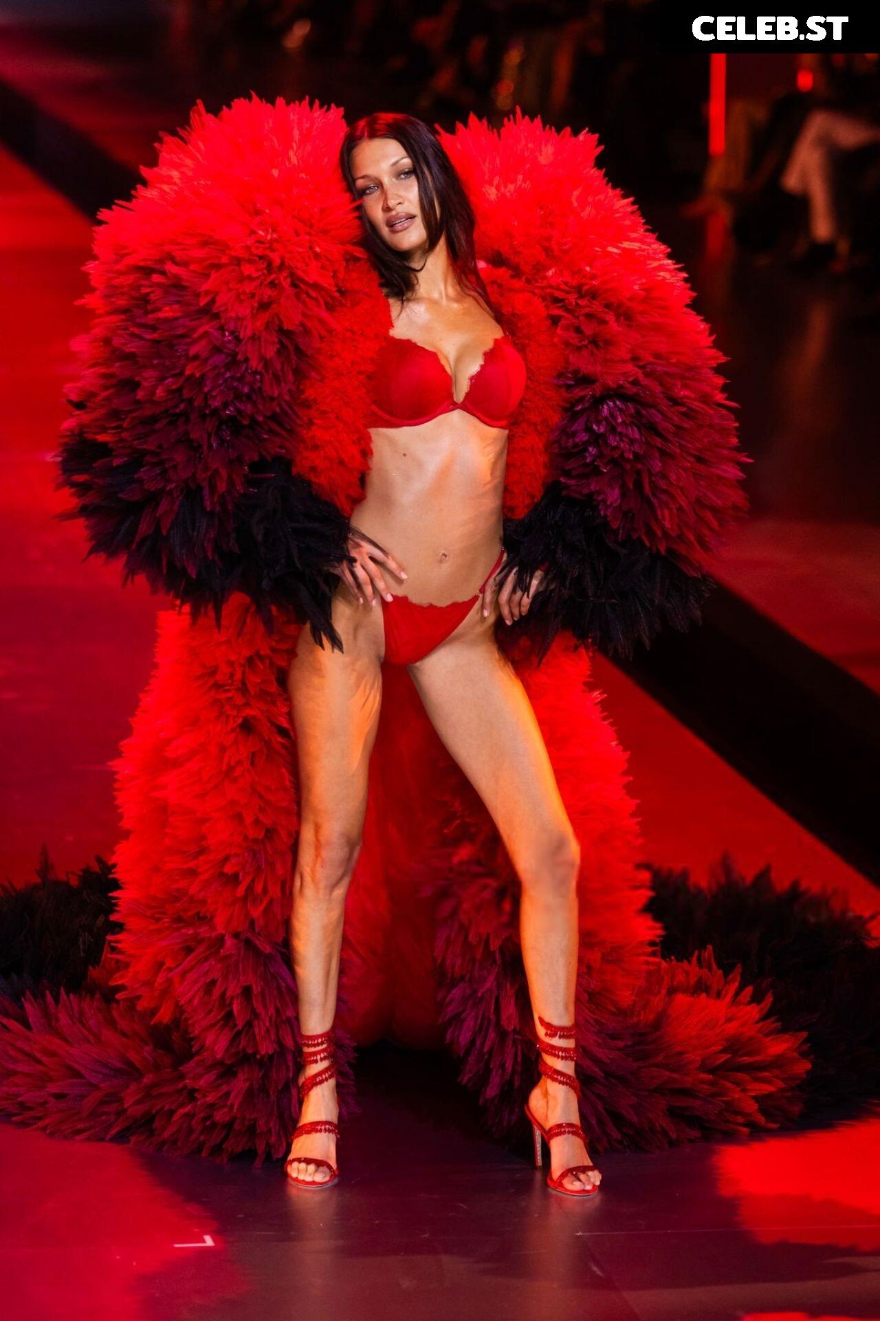 Bella Hadid Image 2542683