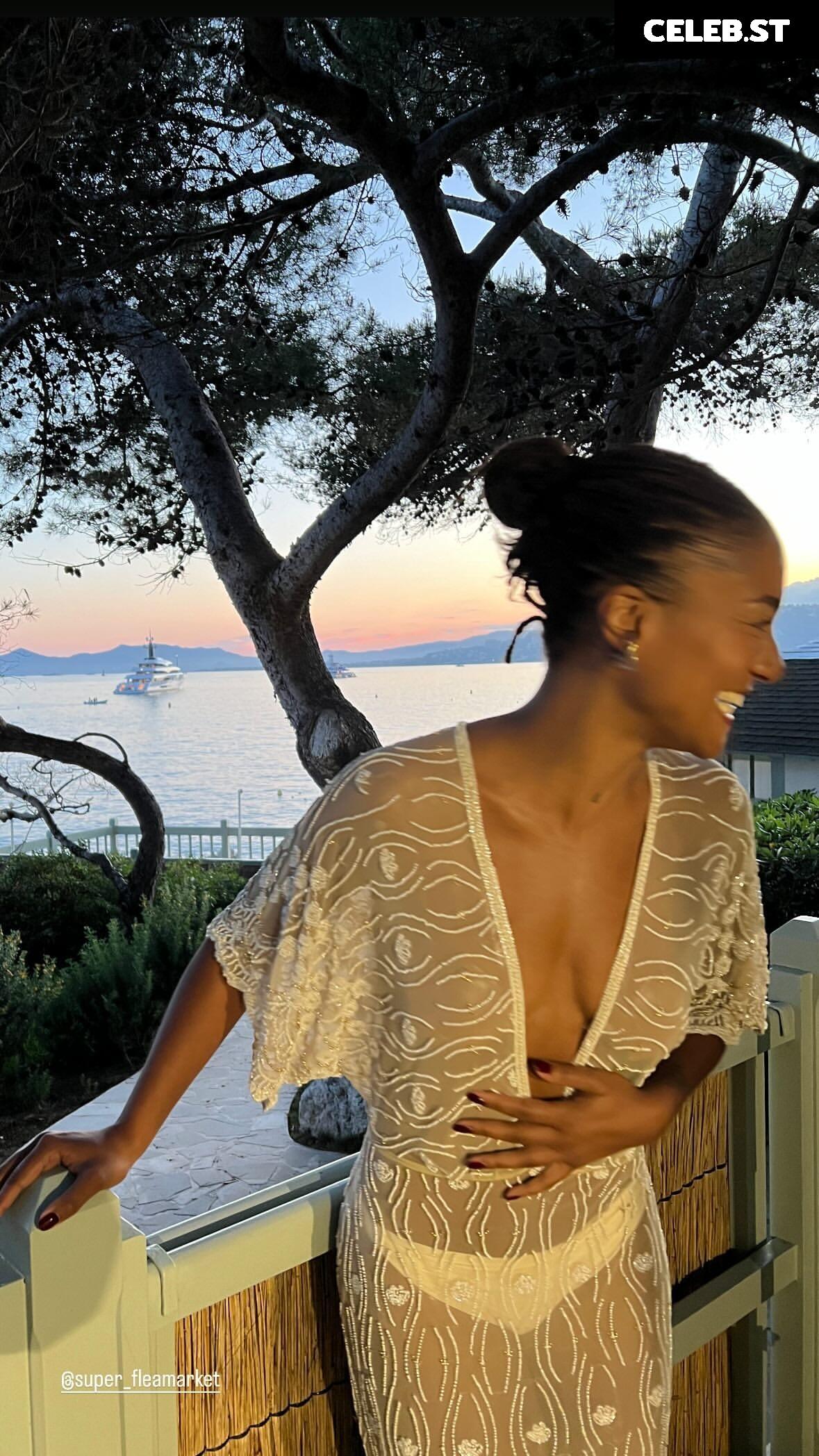 Larypoppins / Lary Image 2543462