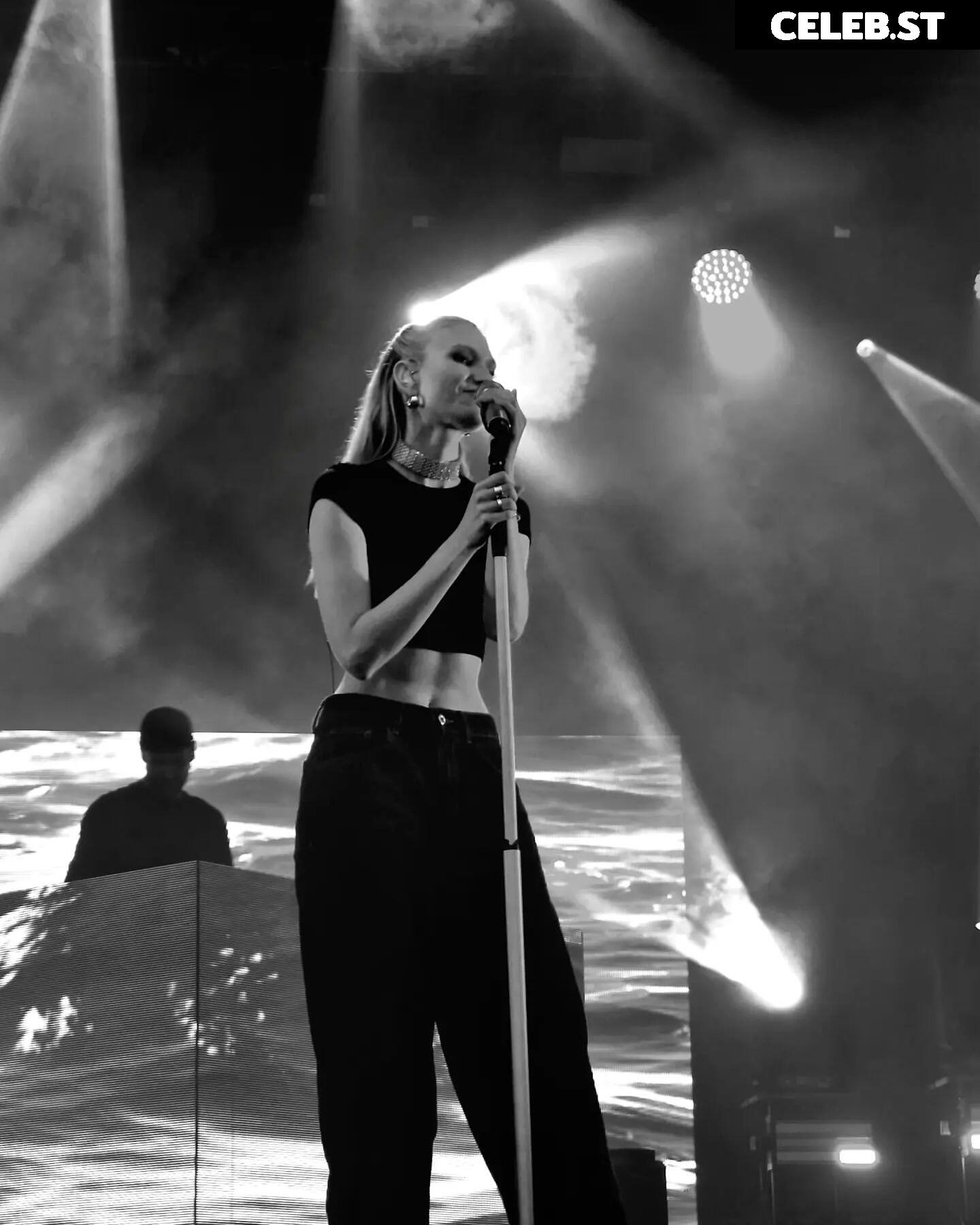 Carolin Niemczyk Image 2543744