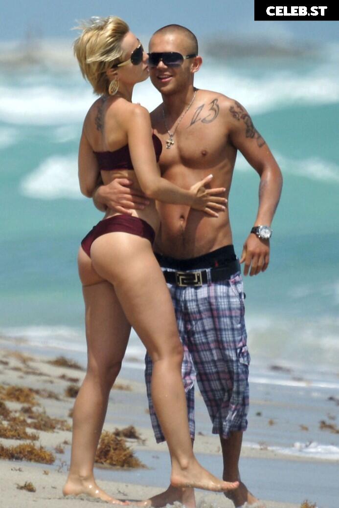 Mena Suvari Image 2543370