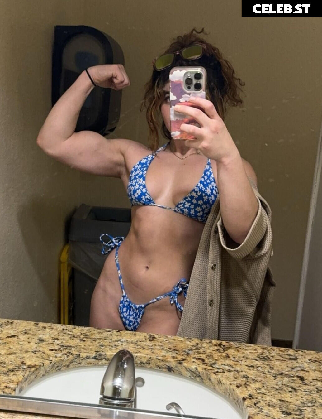 Serena Abweh / Rena_Serenaa Image 25406537