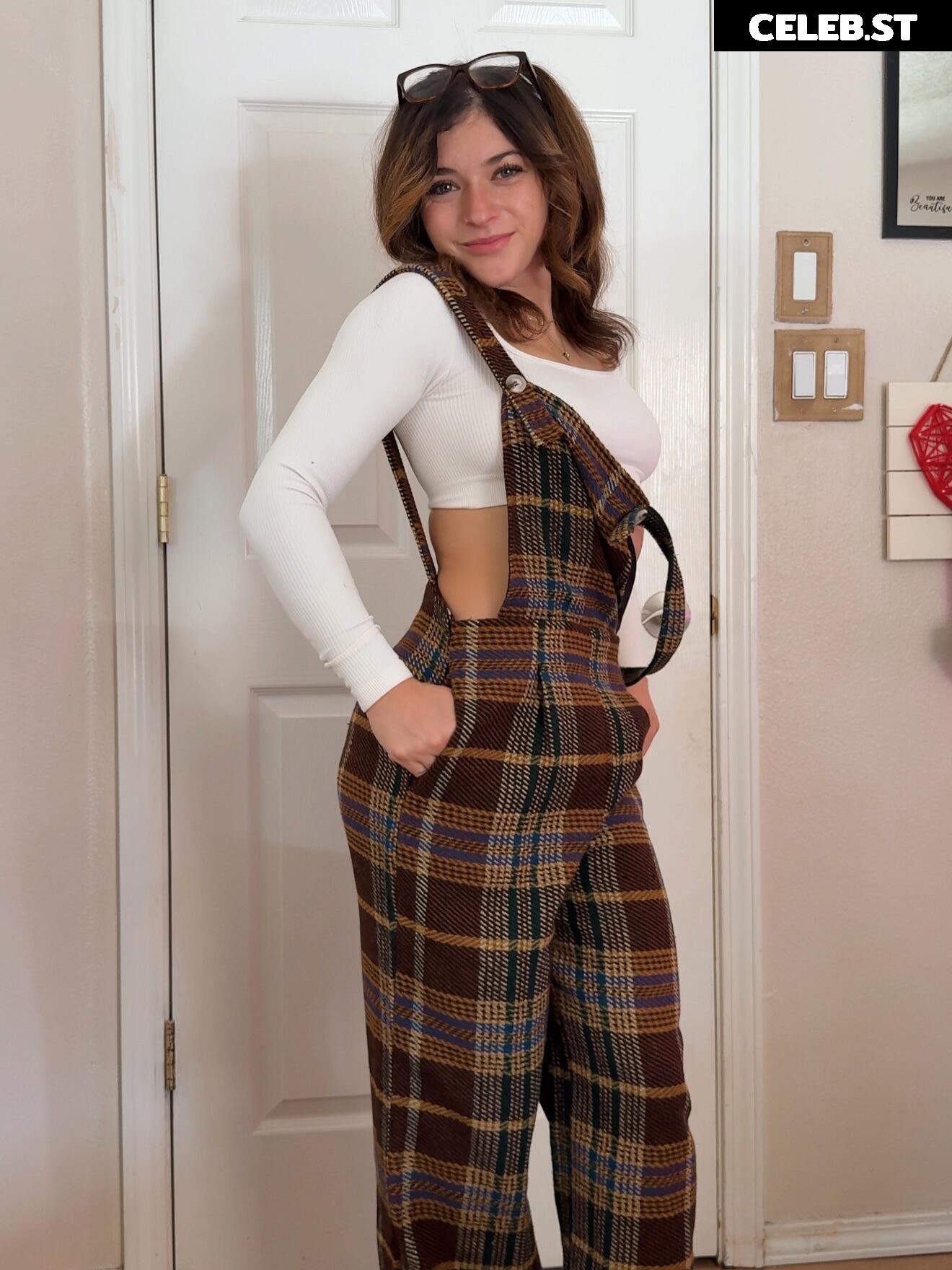 Serena Abweh / Rena_Serenaa Image 25406737