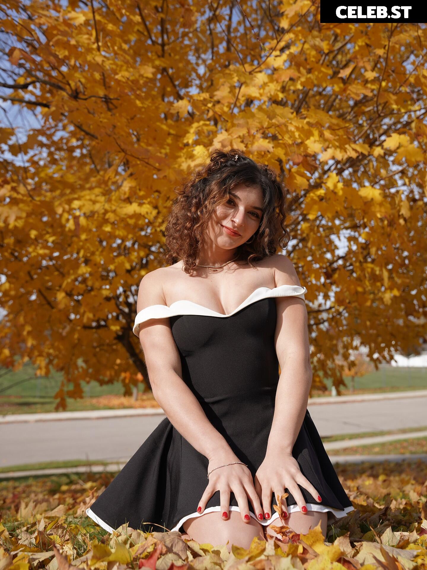 Serena Abweh / Rena_Serenaa Image 25406750