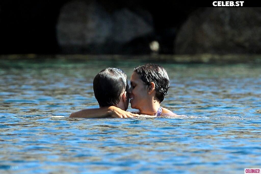 Halle Berry Image 2549793