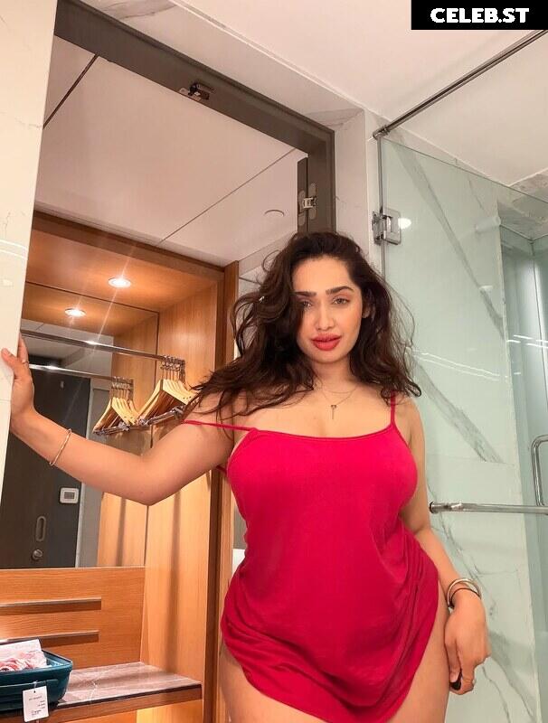 Aditi Mistry Image 25385523