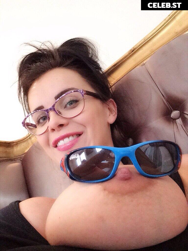 Emma Glover Image 25294509