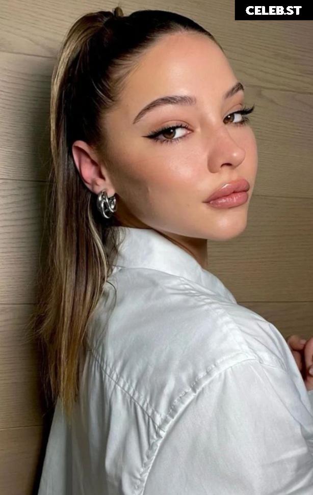 Madelyn Cline Image 2529343