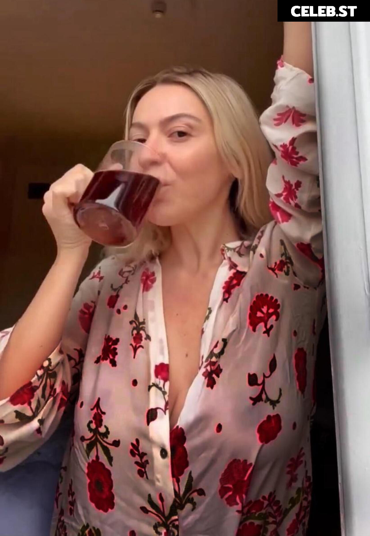 Hadise Image 25160255