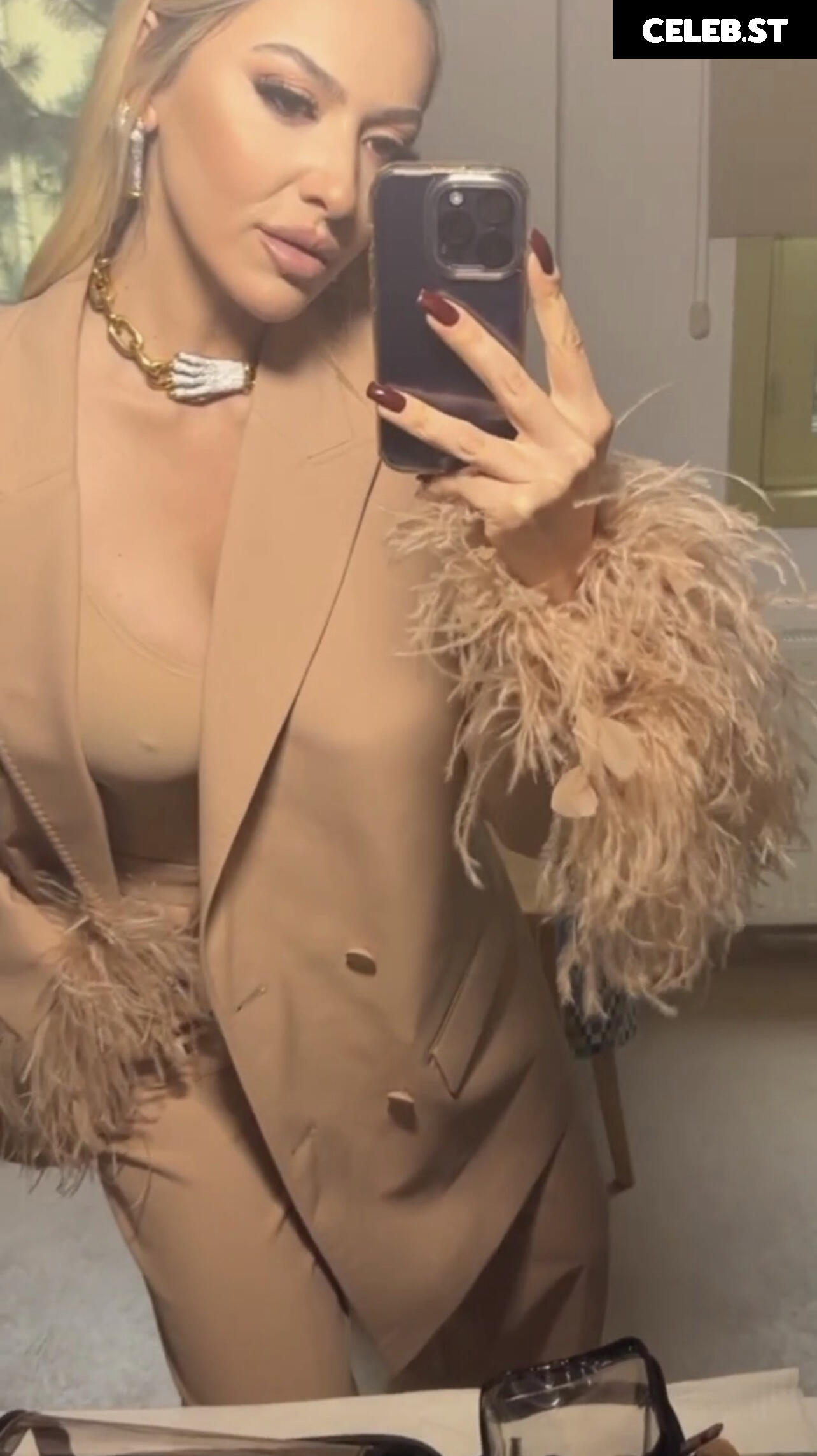Hadise Image 25172301