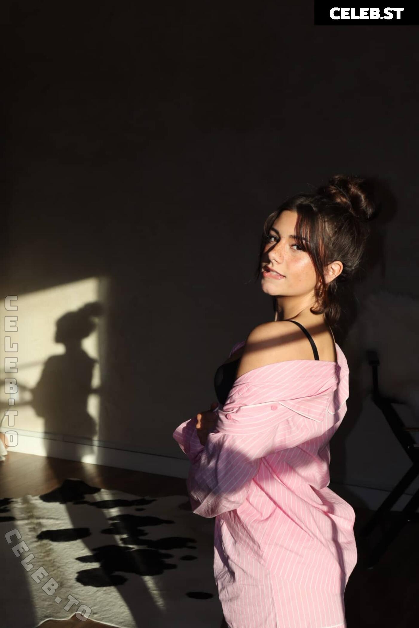 Mikayla Campinos Image 25125581