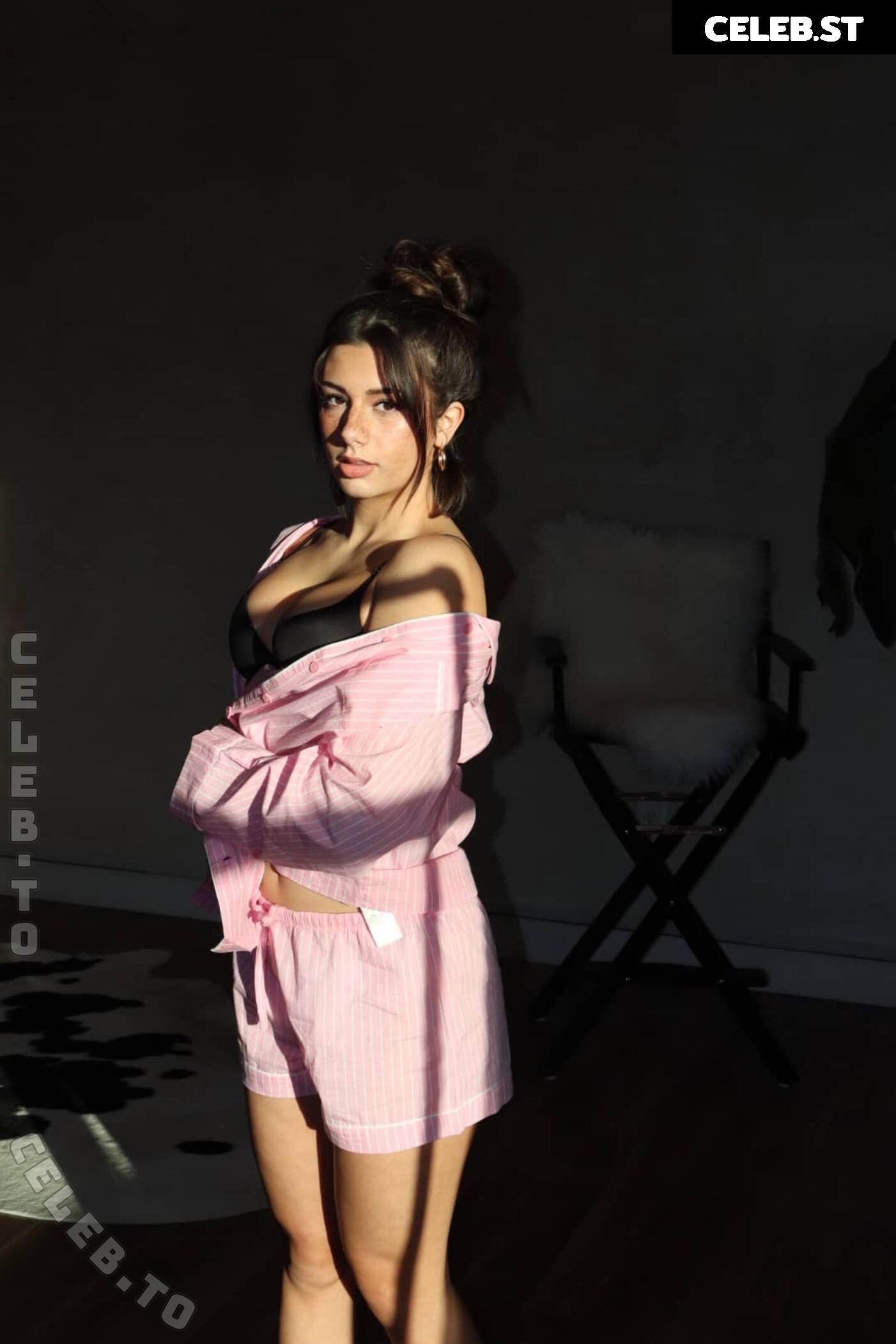 Mikayla Campinos Image 25105519