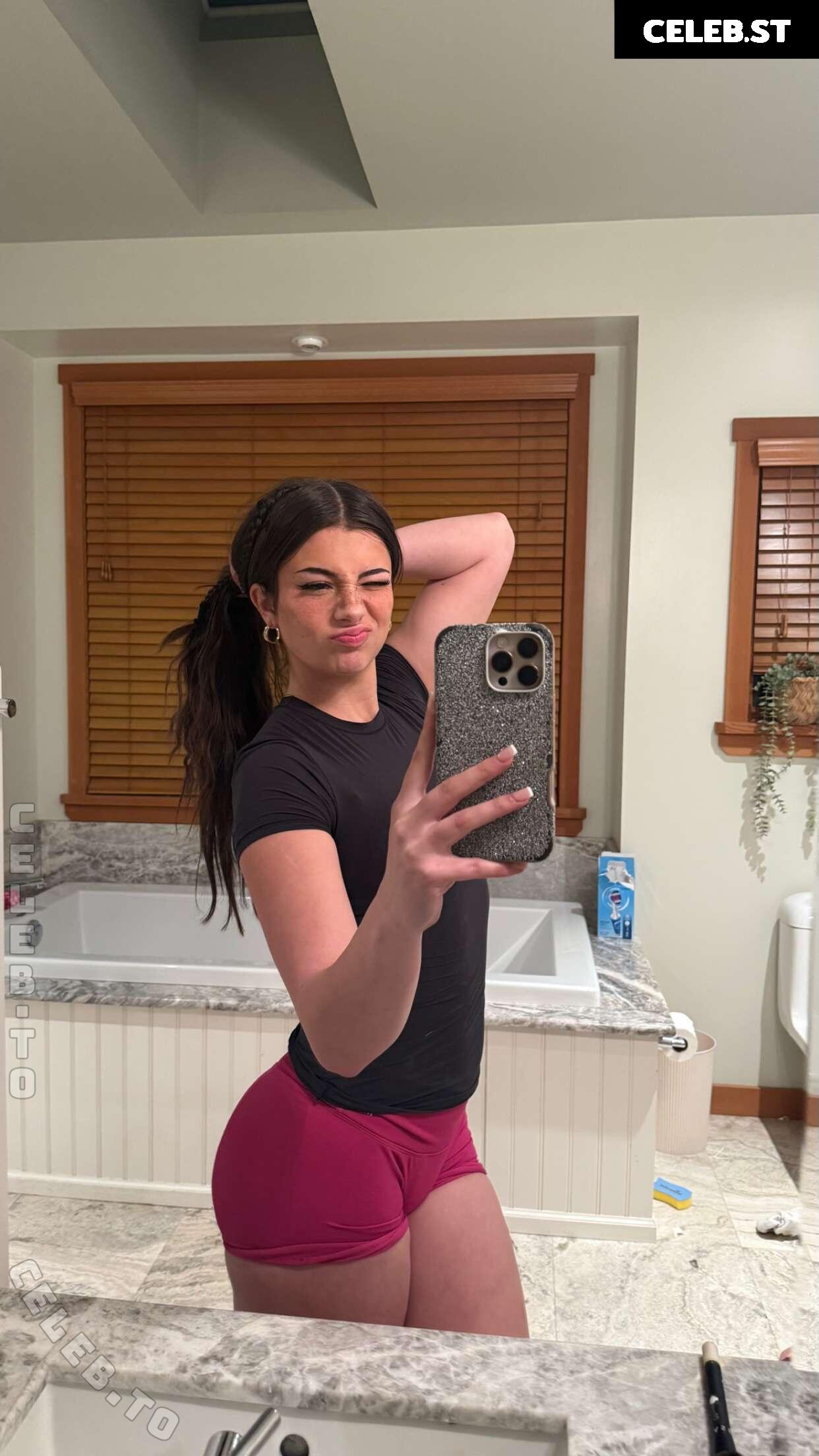 Mikayla Campinos Image 25105107