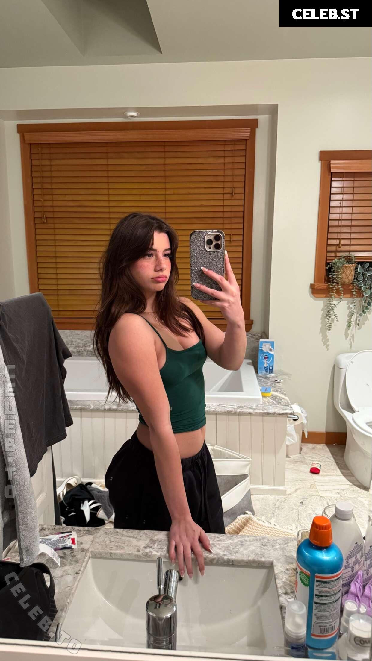 Mikayla Campinos Image 25107274