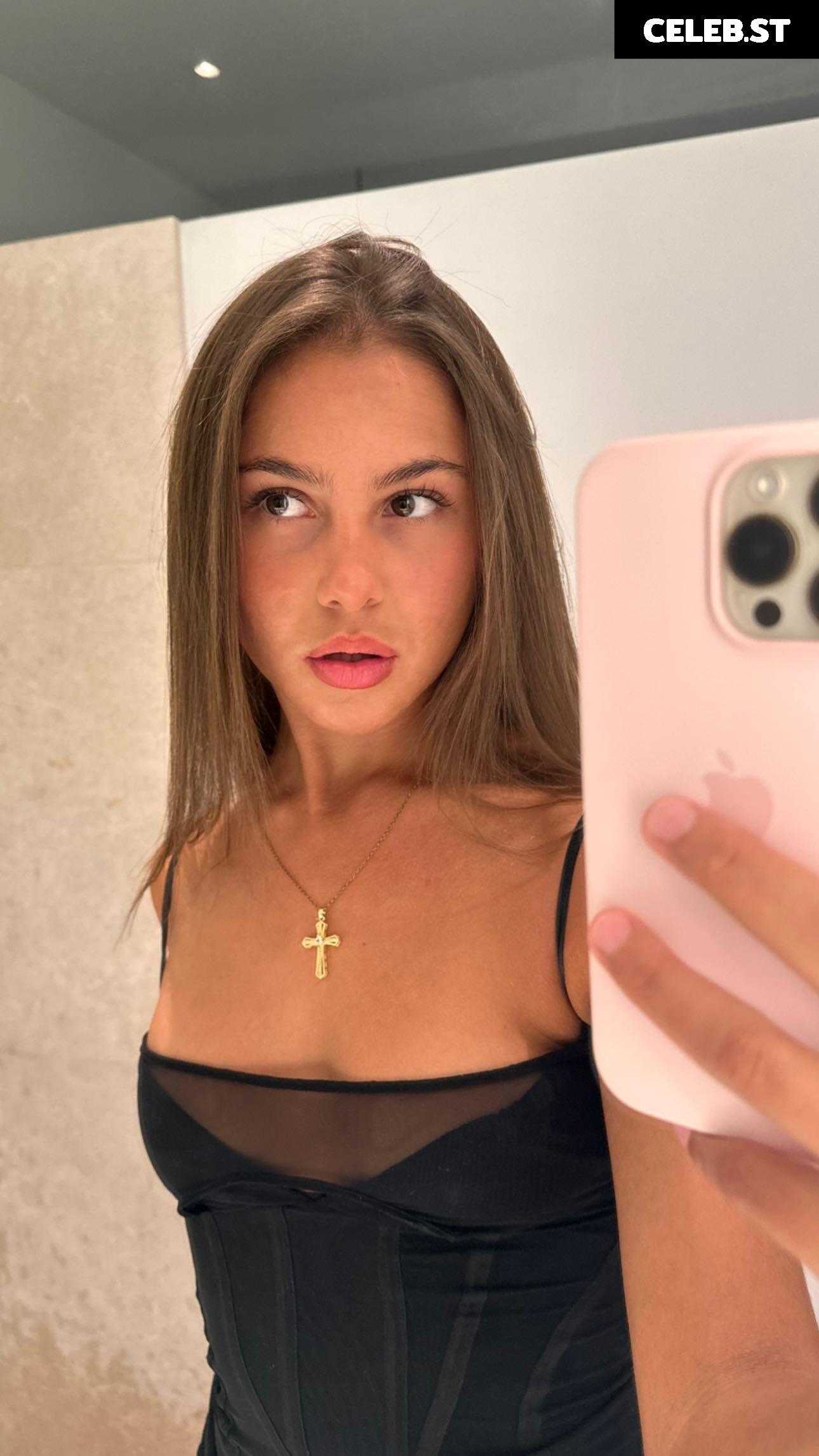 Olivia Bailey Image 25100090