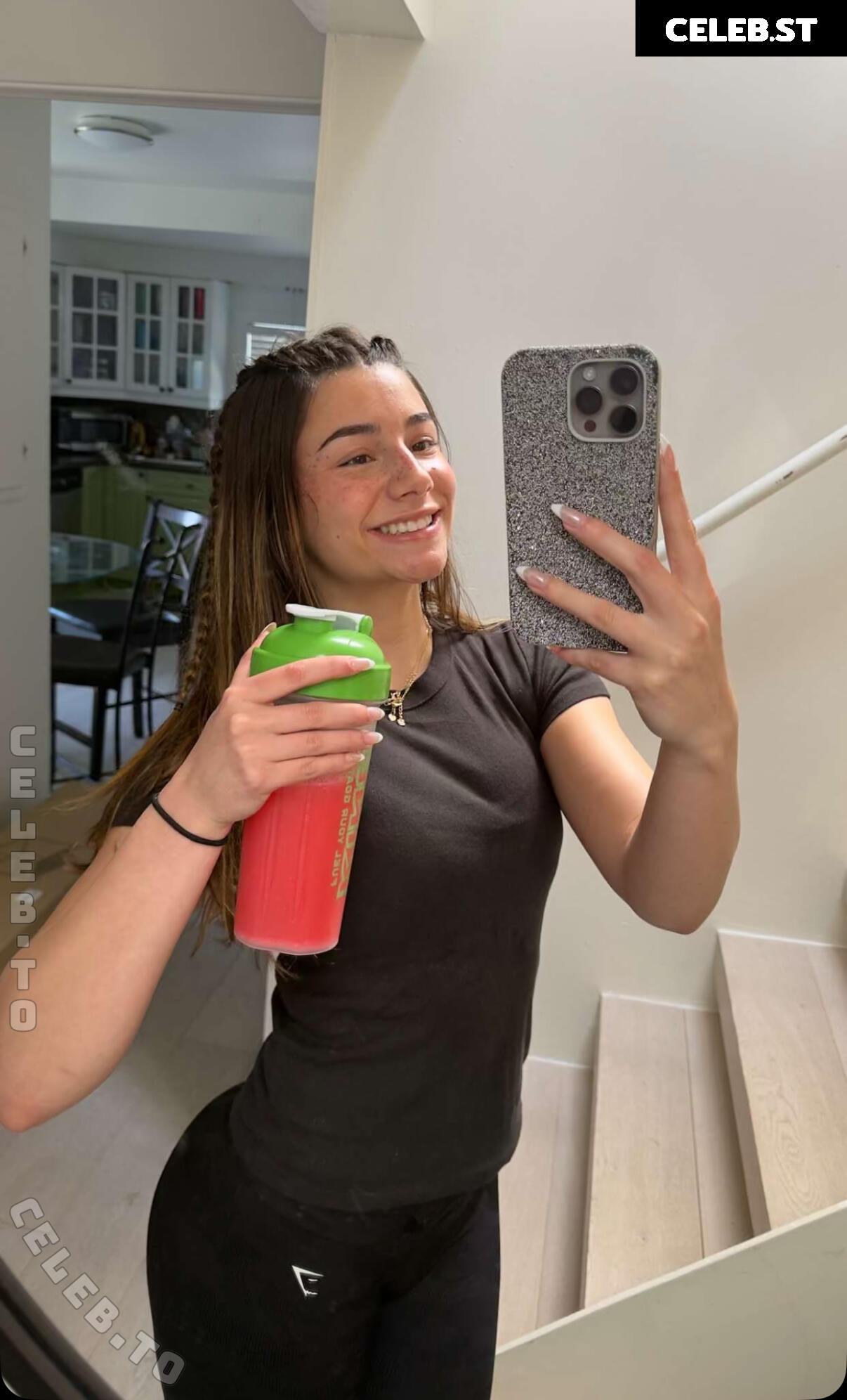 Mikayla Campinos Image 25103399