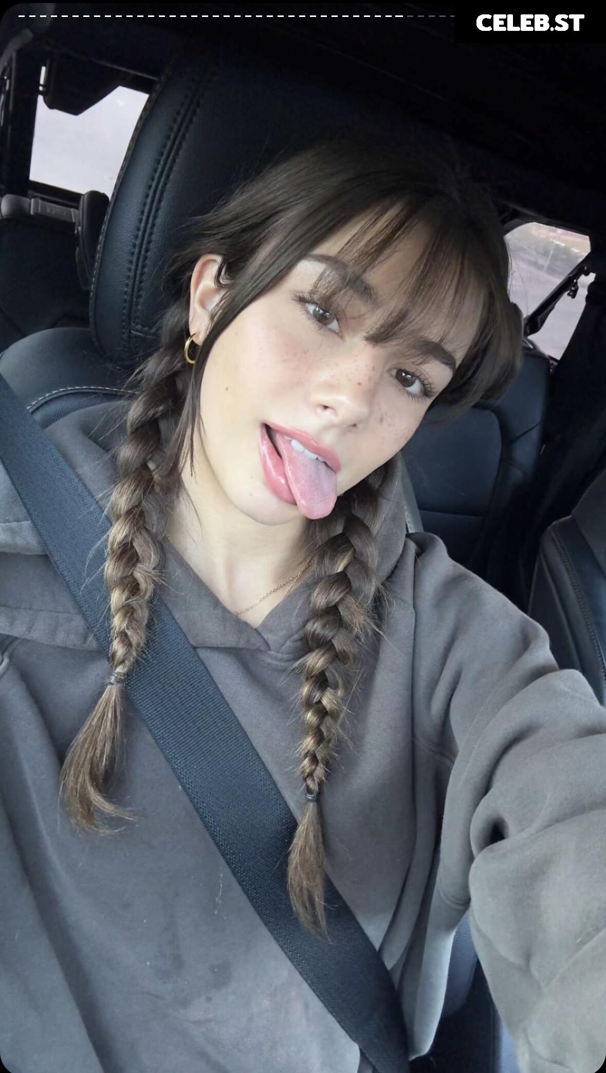 Mikayla Campinos Image 25102377