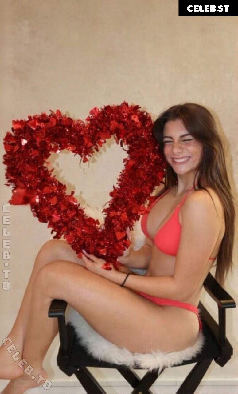 Mikayla Campinos Image 25194017