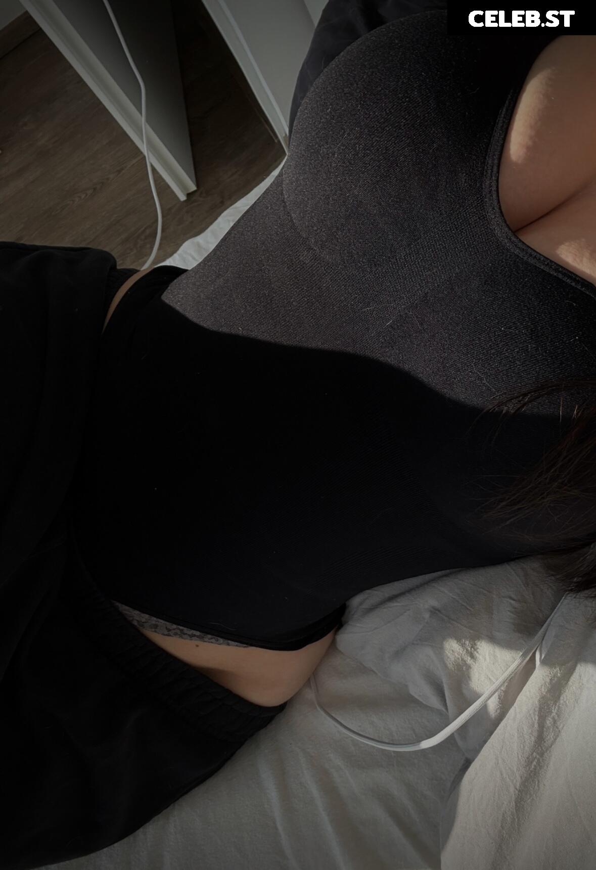 Faye.sxh Image 25074995