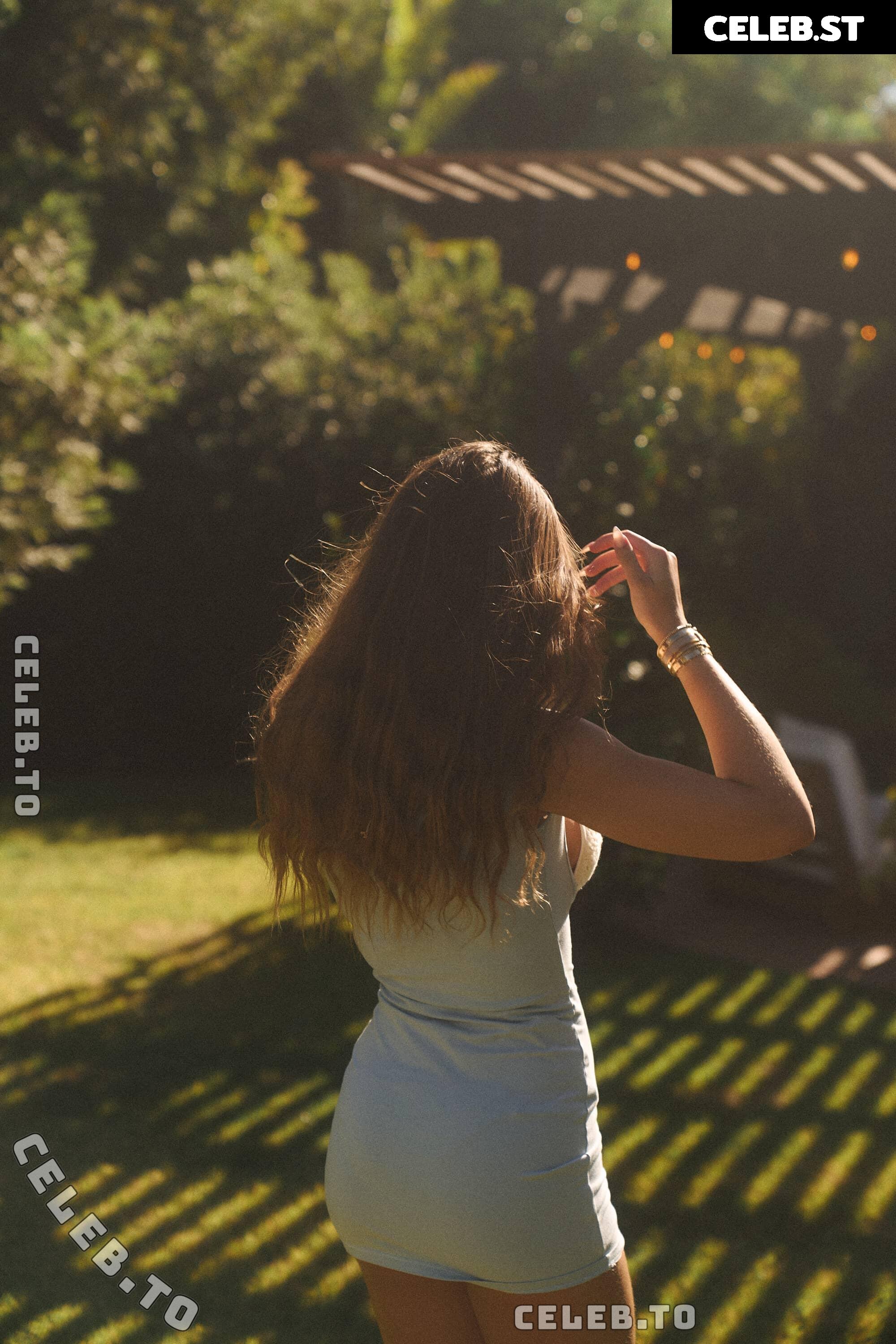 Chloe Parker Image 25035443