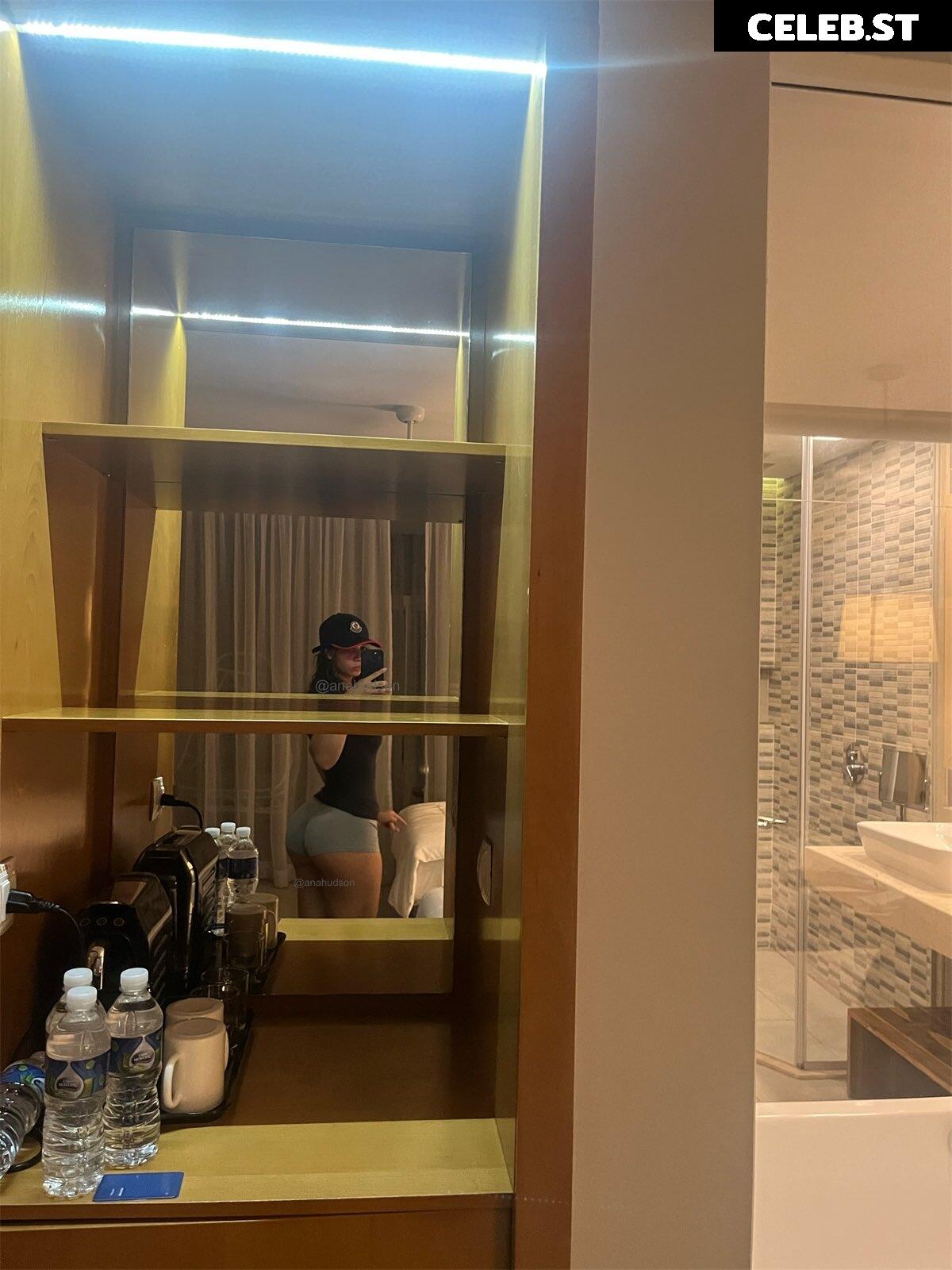 Ana Hudson Image 250938