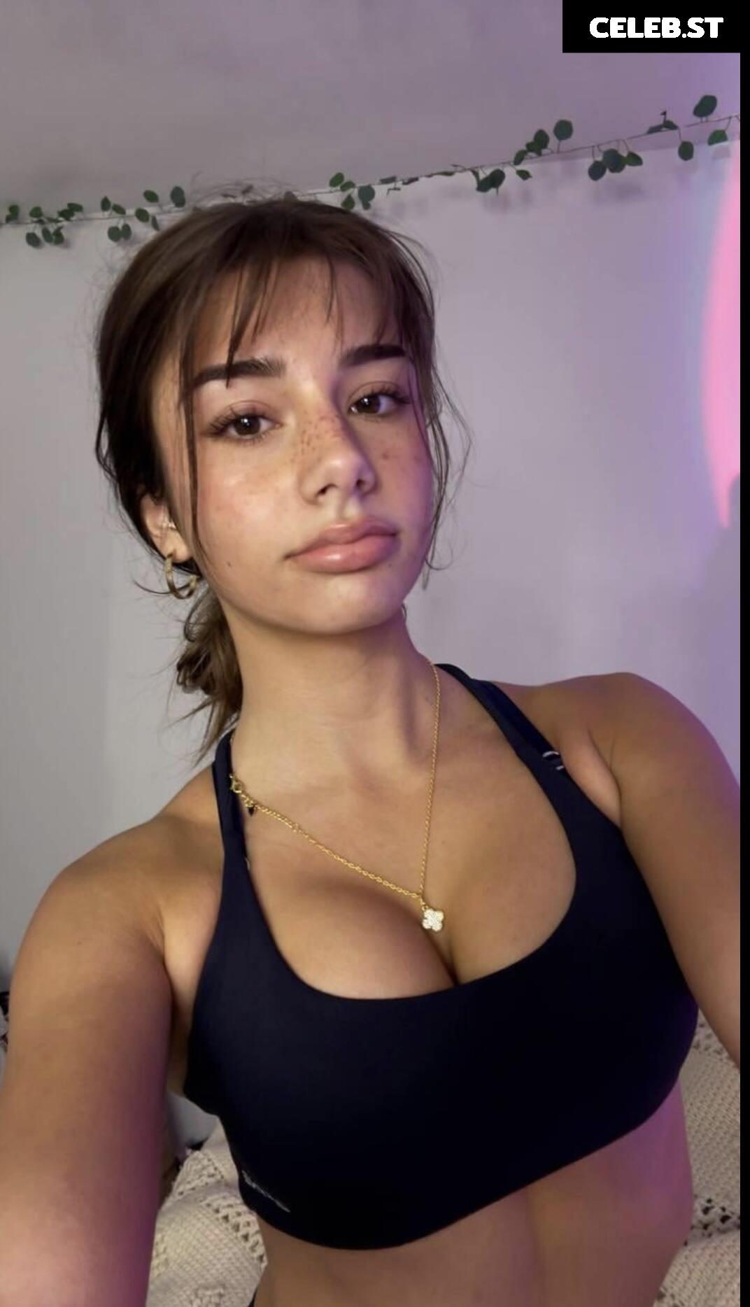 Mikayla Campinos Image 25099245