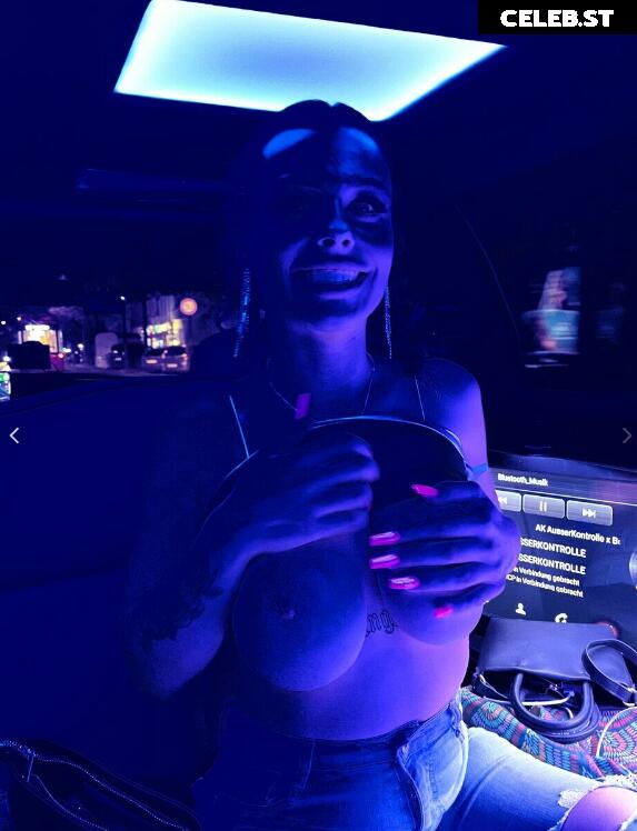 Lara Bttn Image 269684