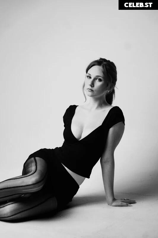 Lily Brooks O’Briant Image 26913100