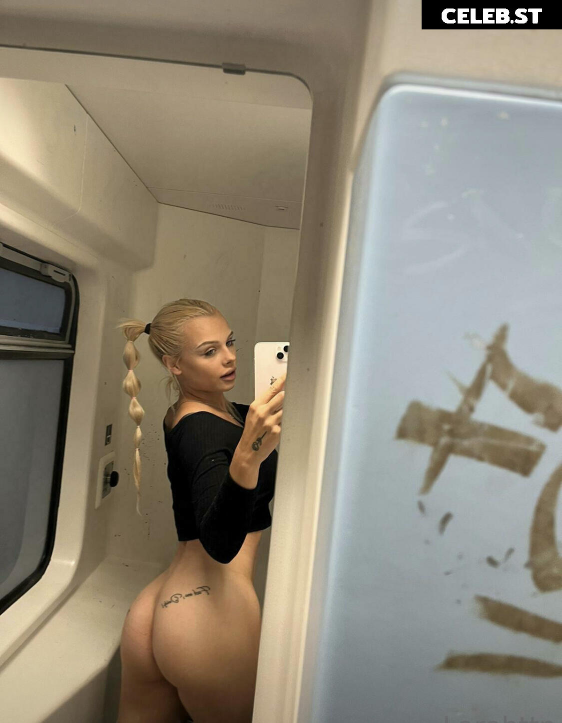 Lara Bttn Image 268520