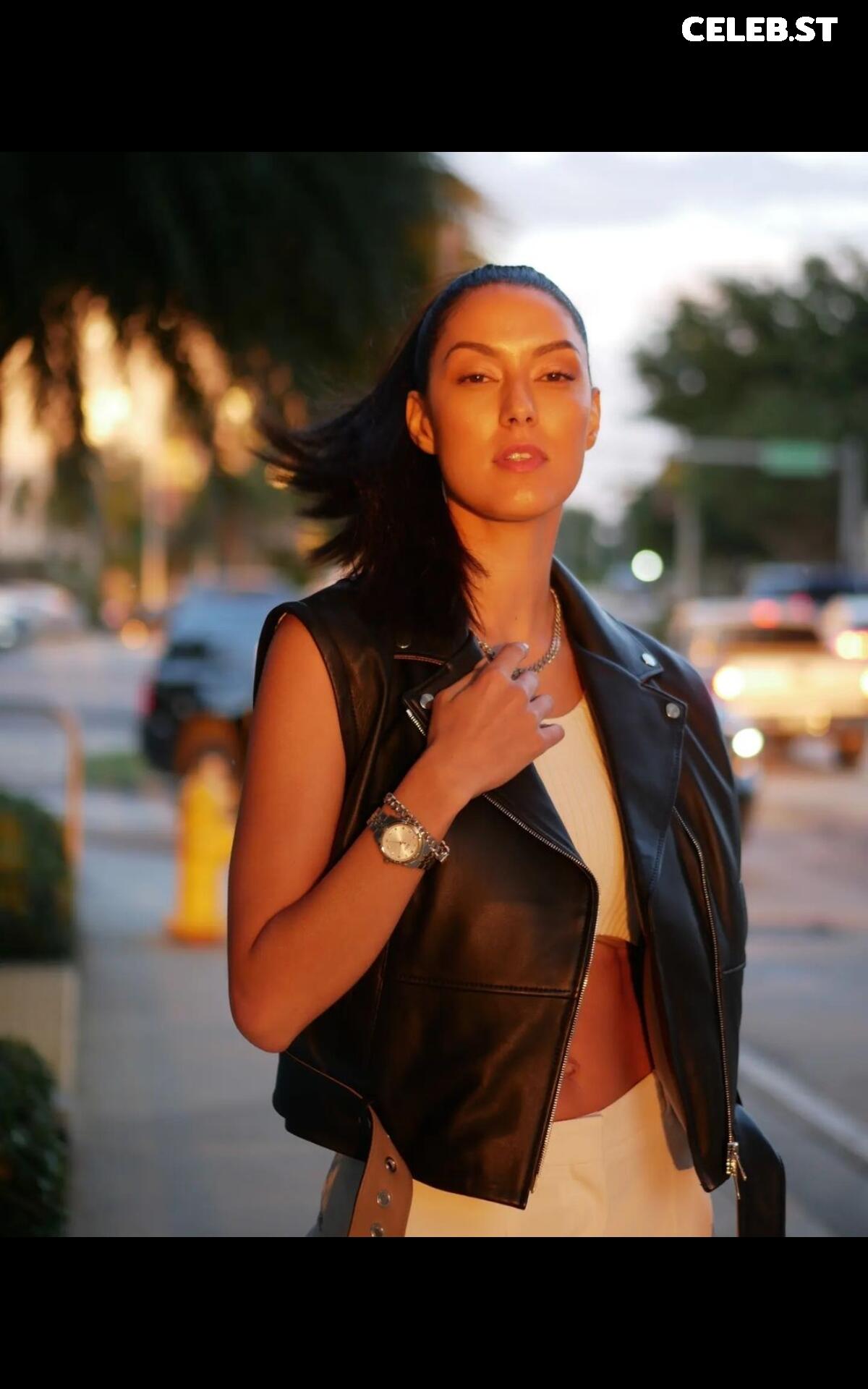 Rebecca Mir Image 2687631