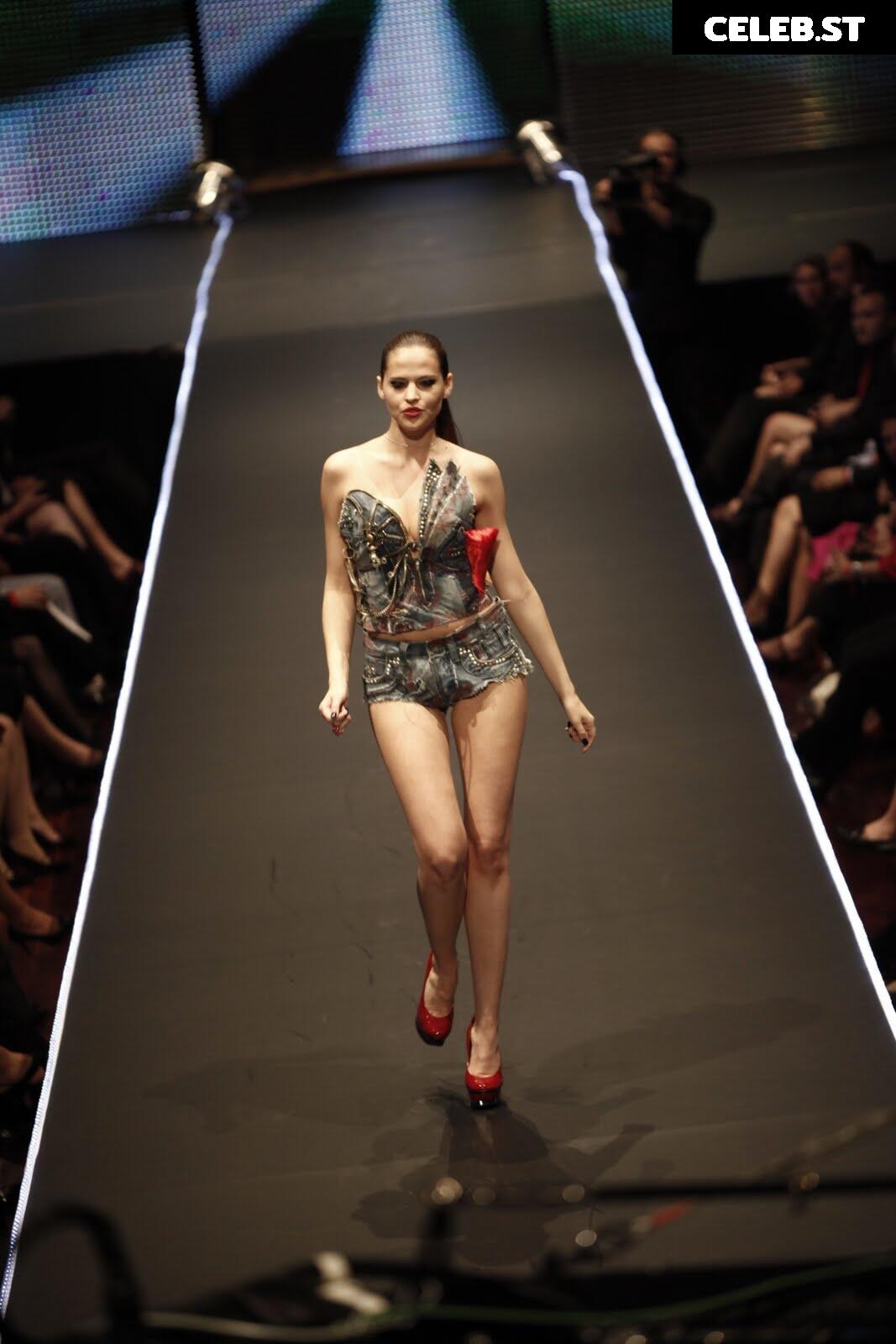 Hana Nitsche Image 2687068