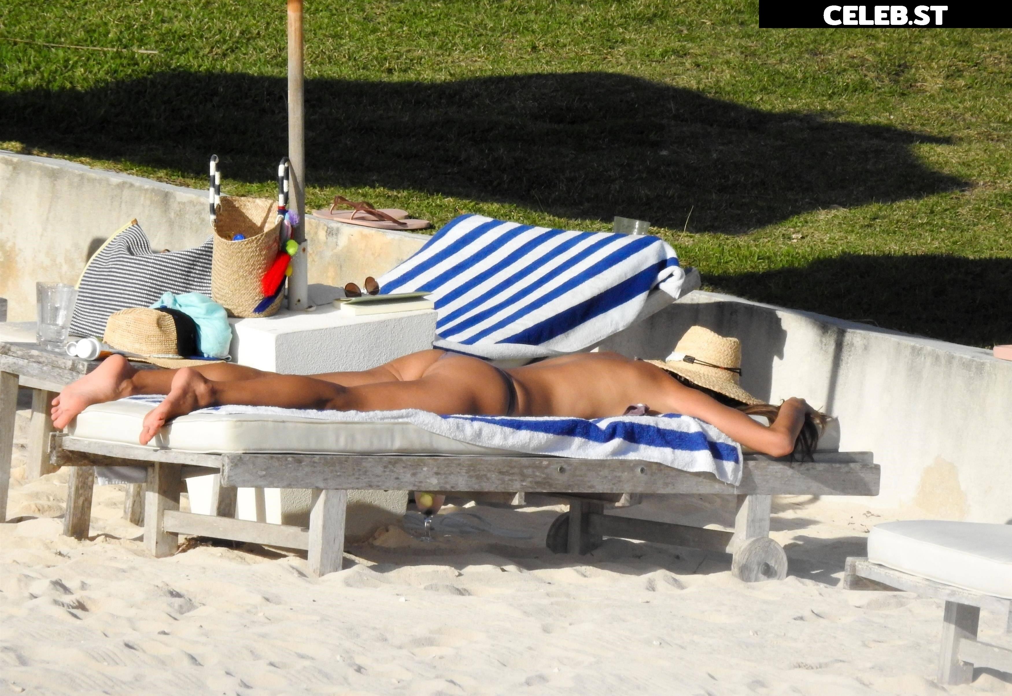 Alessandra Ambrosio Image 2687344