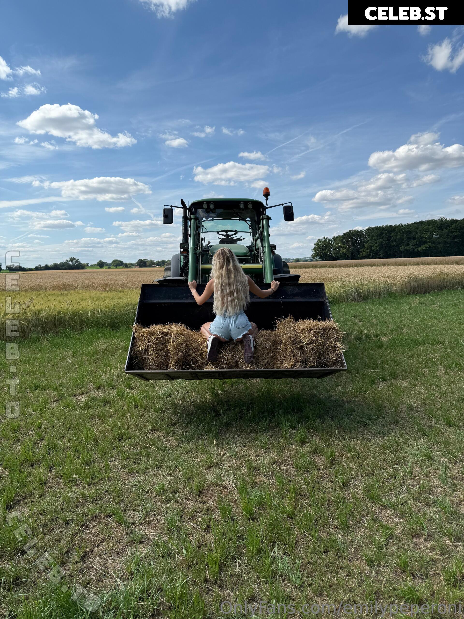 emily peperoni Image 26895630